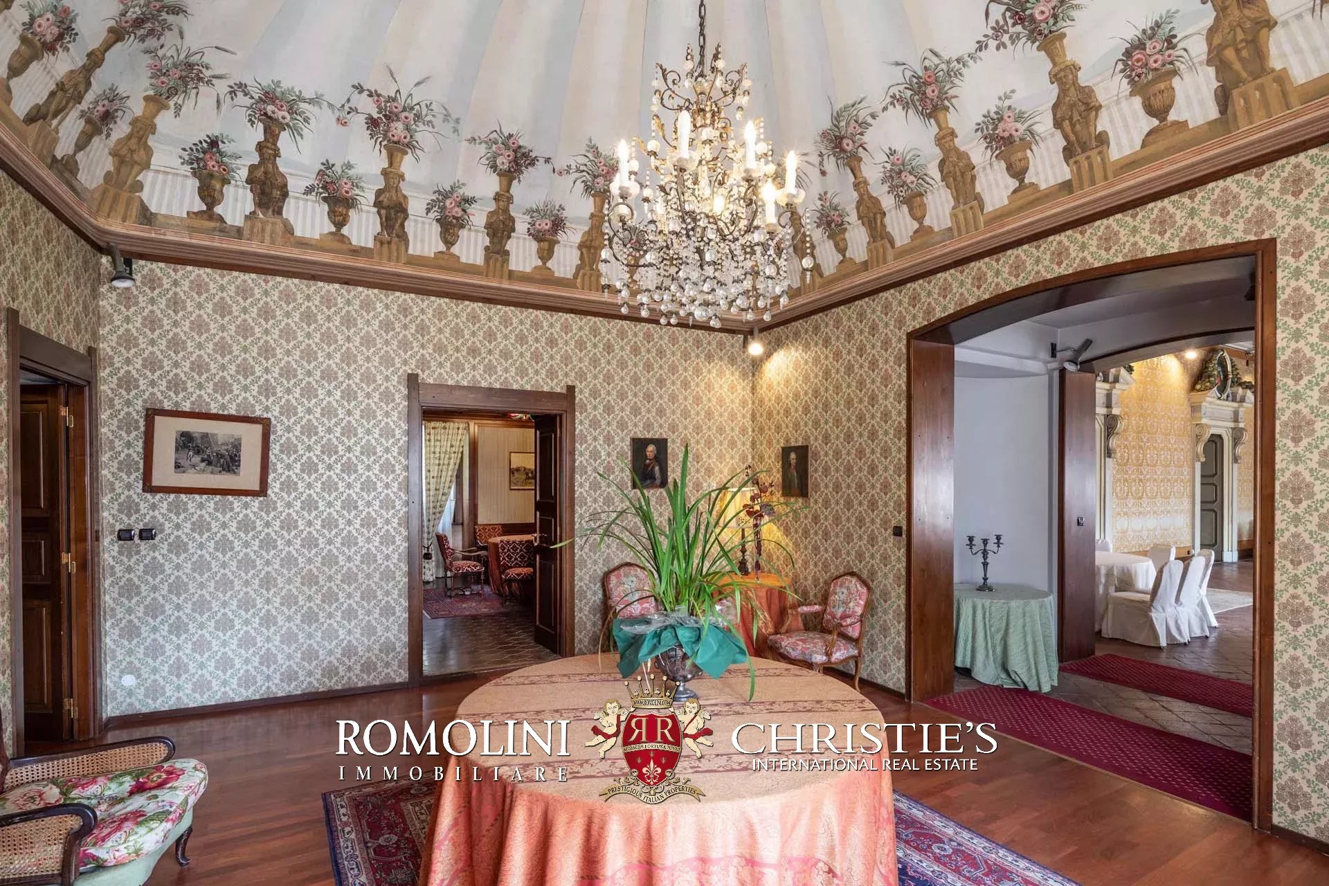 10 Bedroom Chateau's Image 31