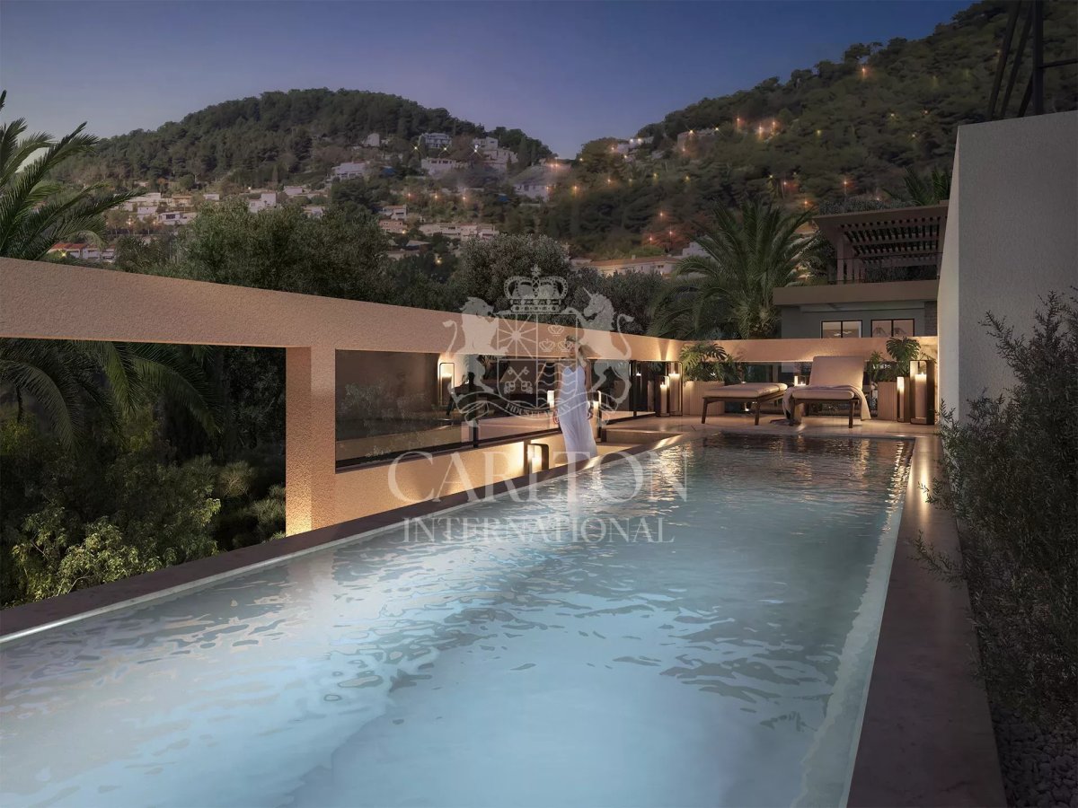 ÁTICO CON PISCINA PRIVADA