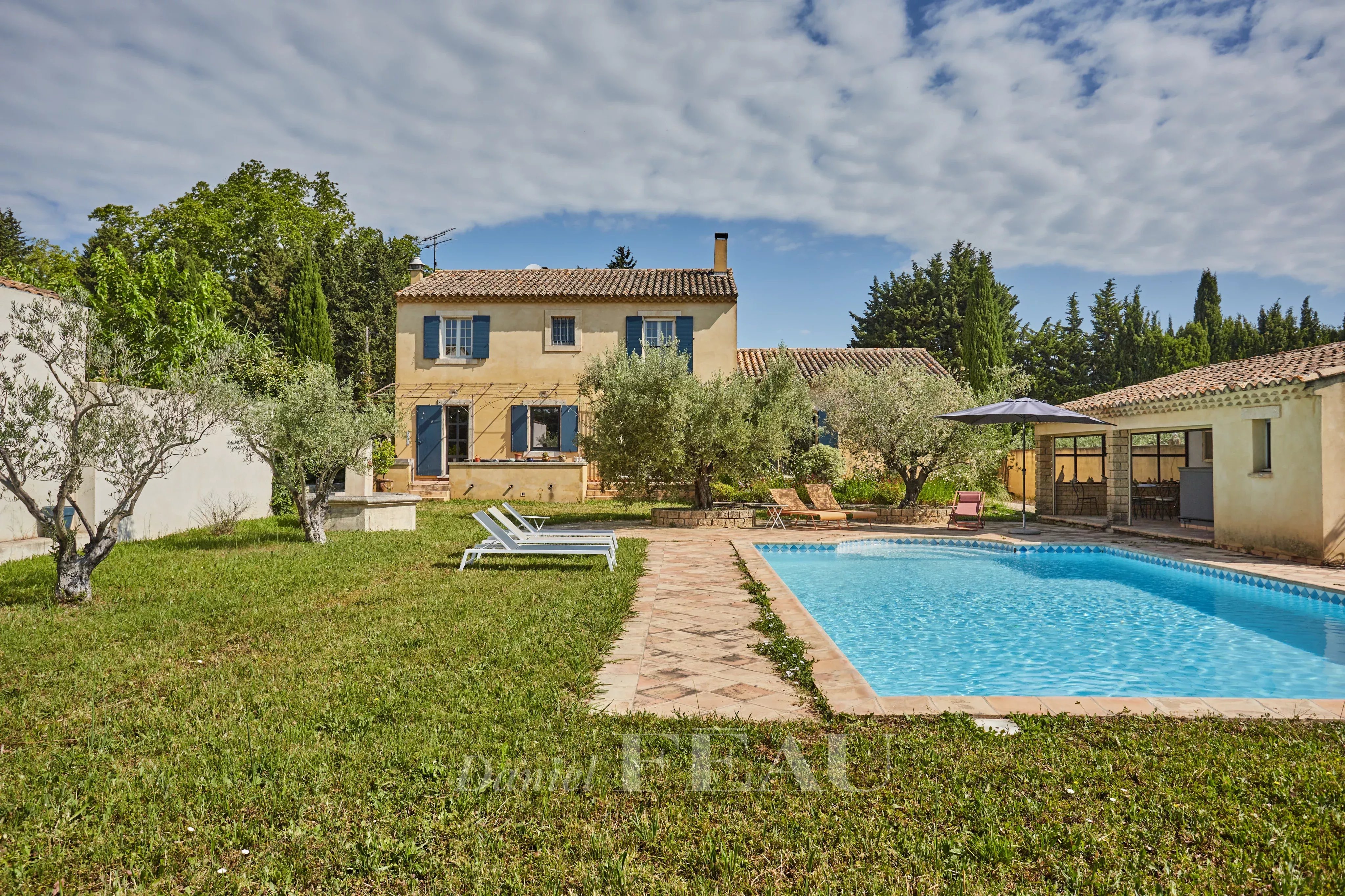 Paradou – An ideal family home with a swimming pool