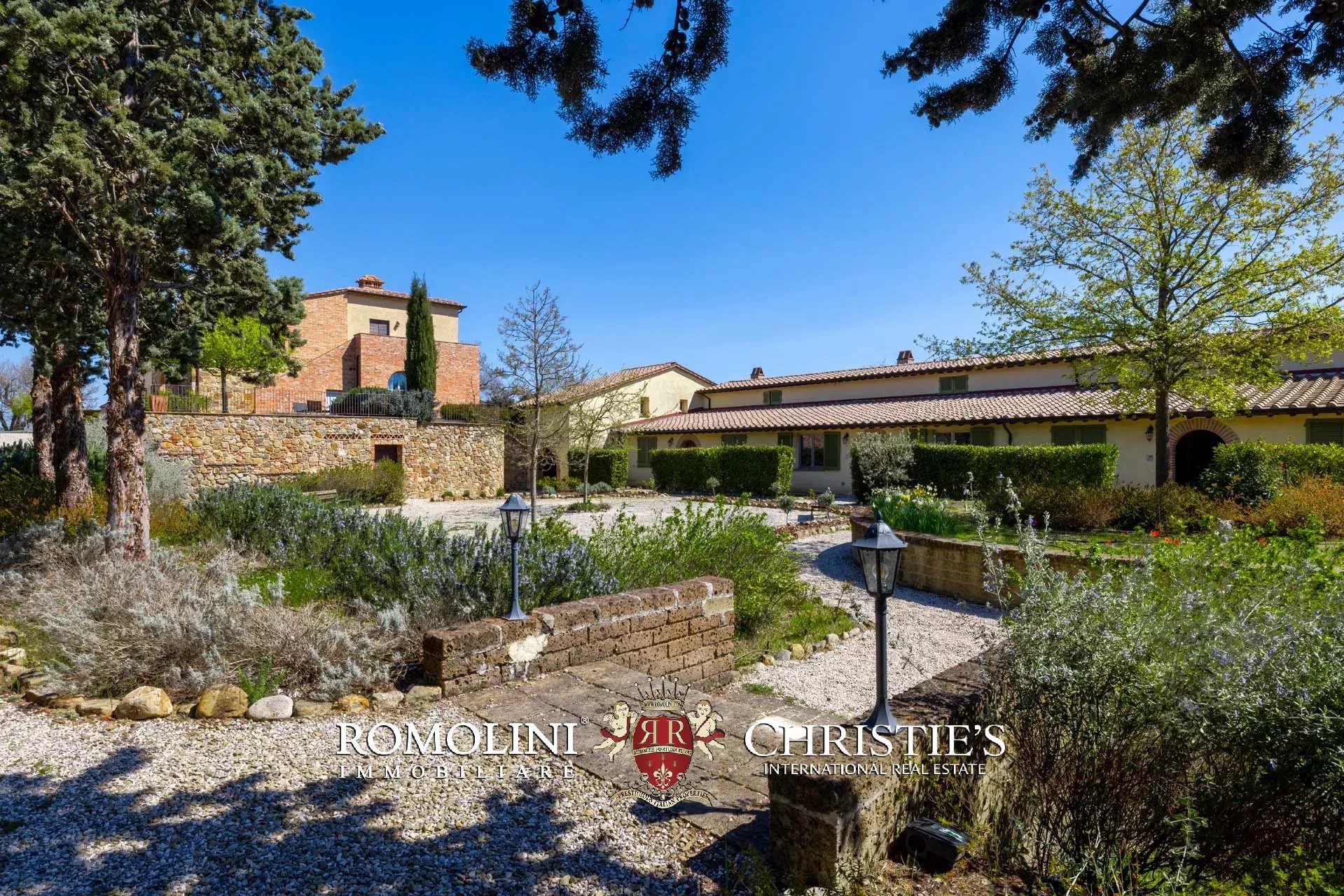 LUXUSANLAGE MIT 19 WOHNUNGEN IN DER TOSKANA, VAL D'ORCIA