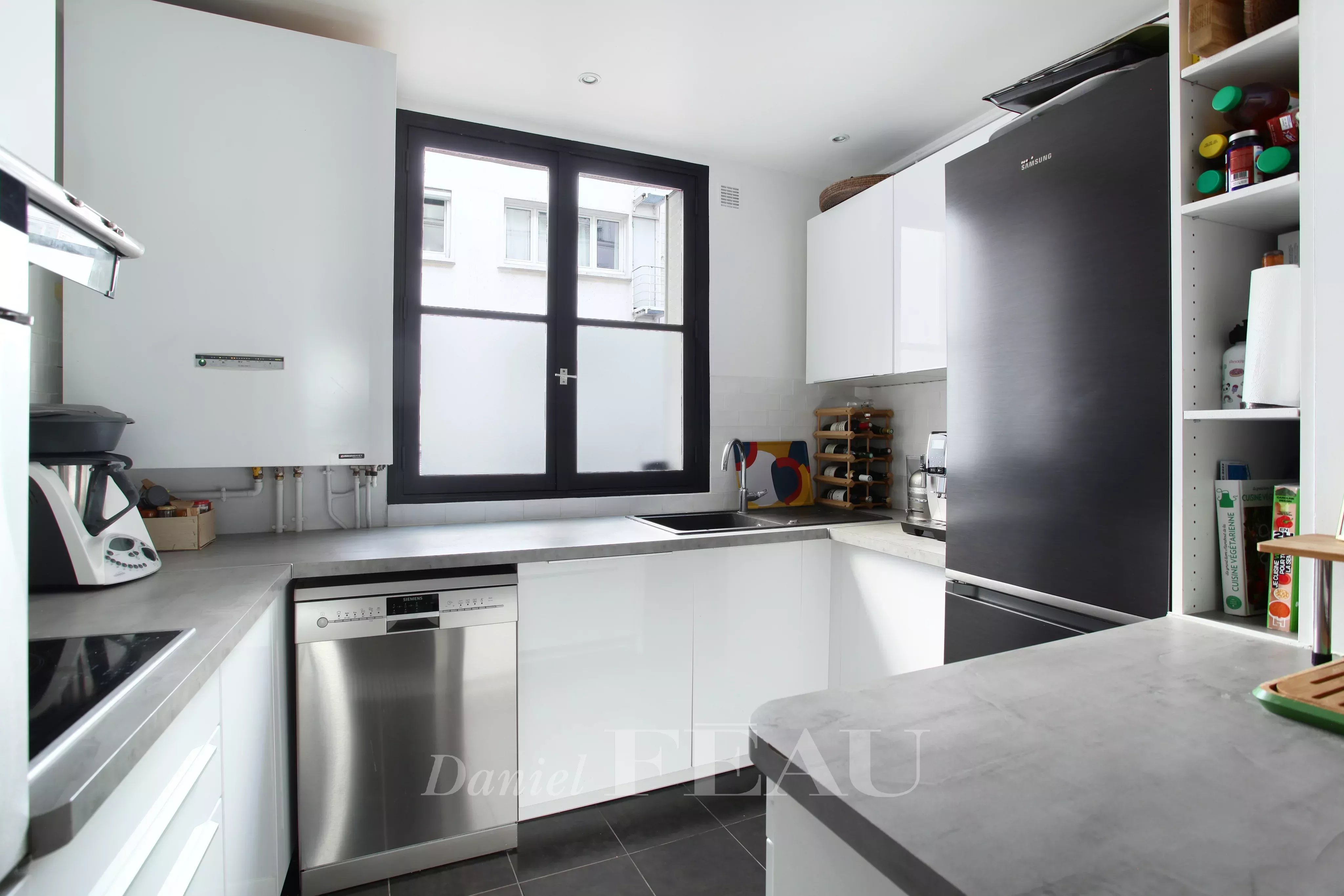 Sale Apartment Paris 8th