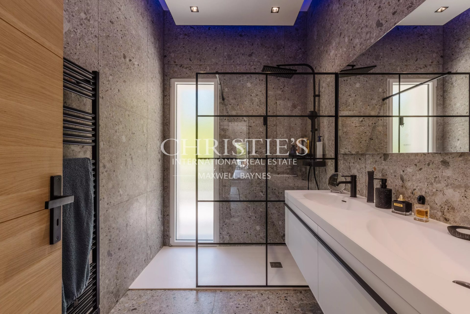9 Bedroom Villa/Townhouse's Image 11