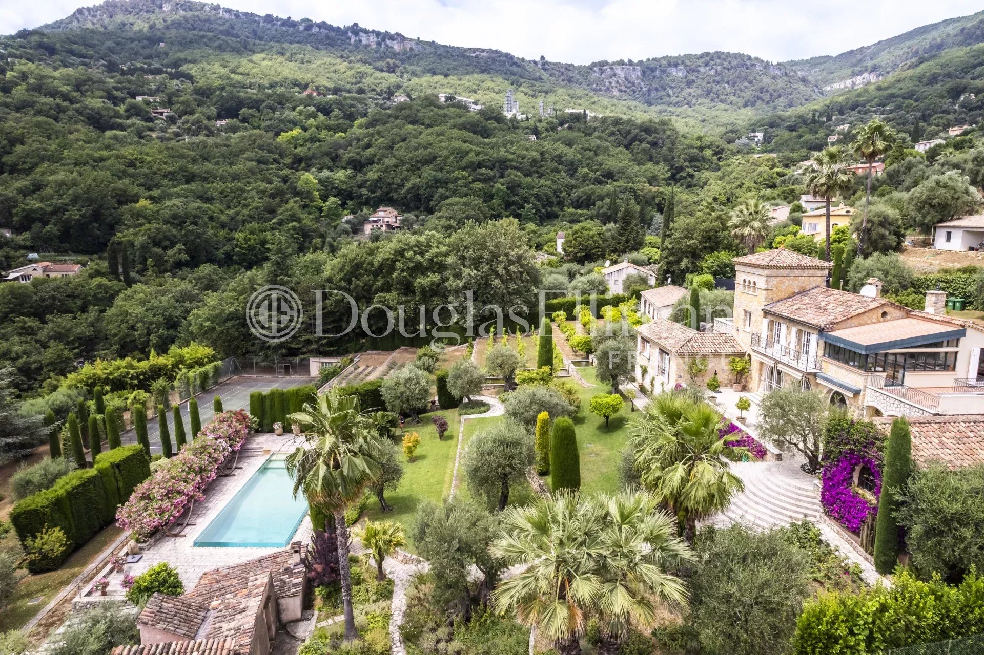 LE BAR-SUR-LOUP : An Exceptional Stone Estate with Panoramic Views, Pool, Tennis & Provençal Gardens - Picture n°2