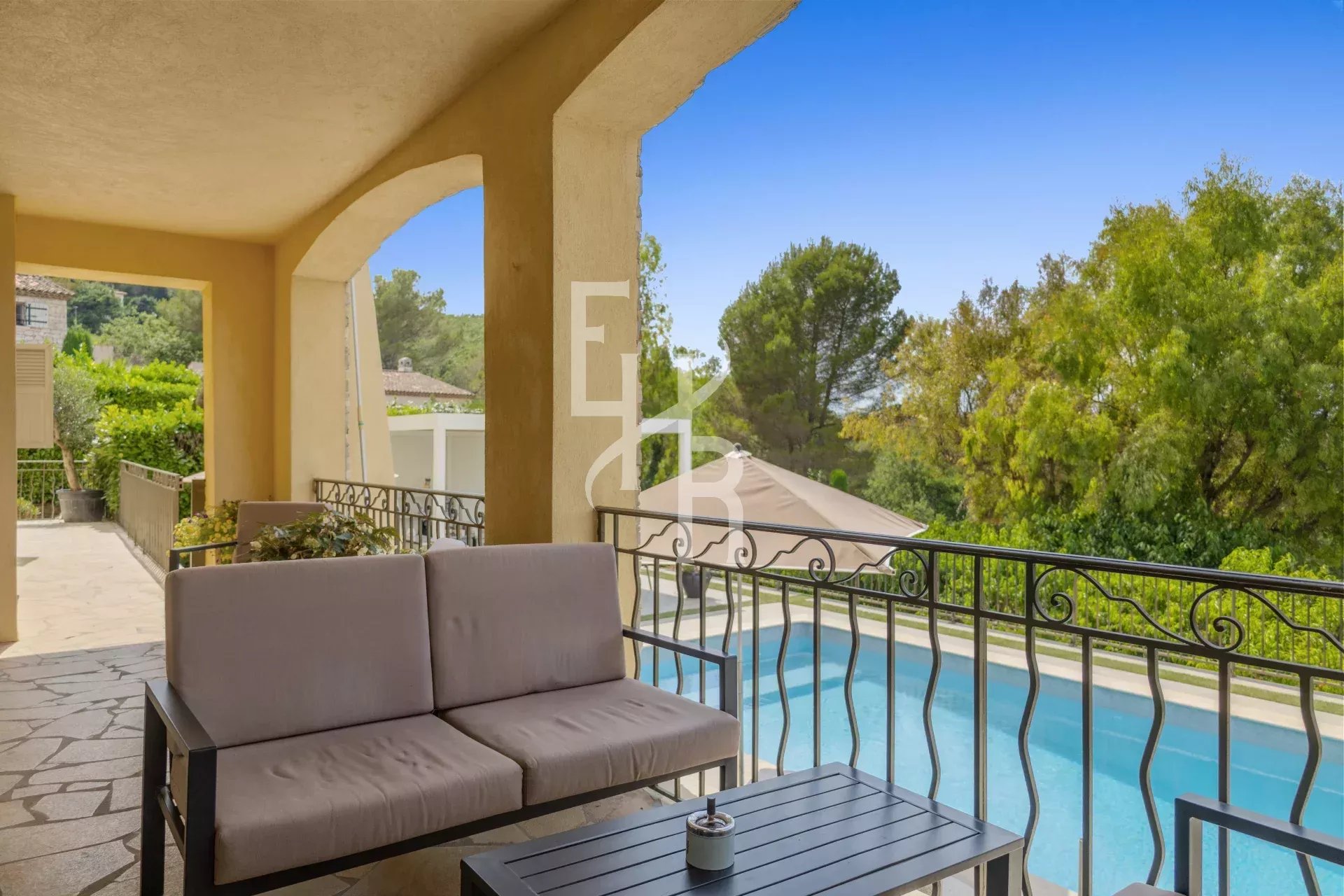 Villa 8 P, vue panoramique à Vallauris
