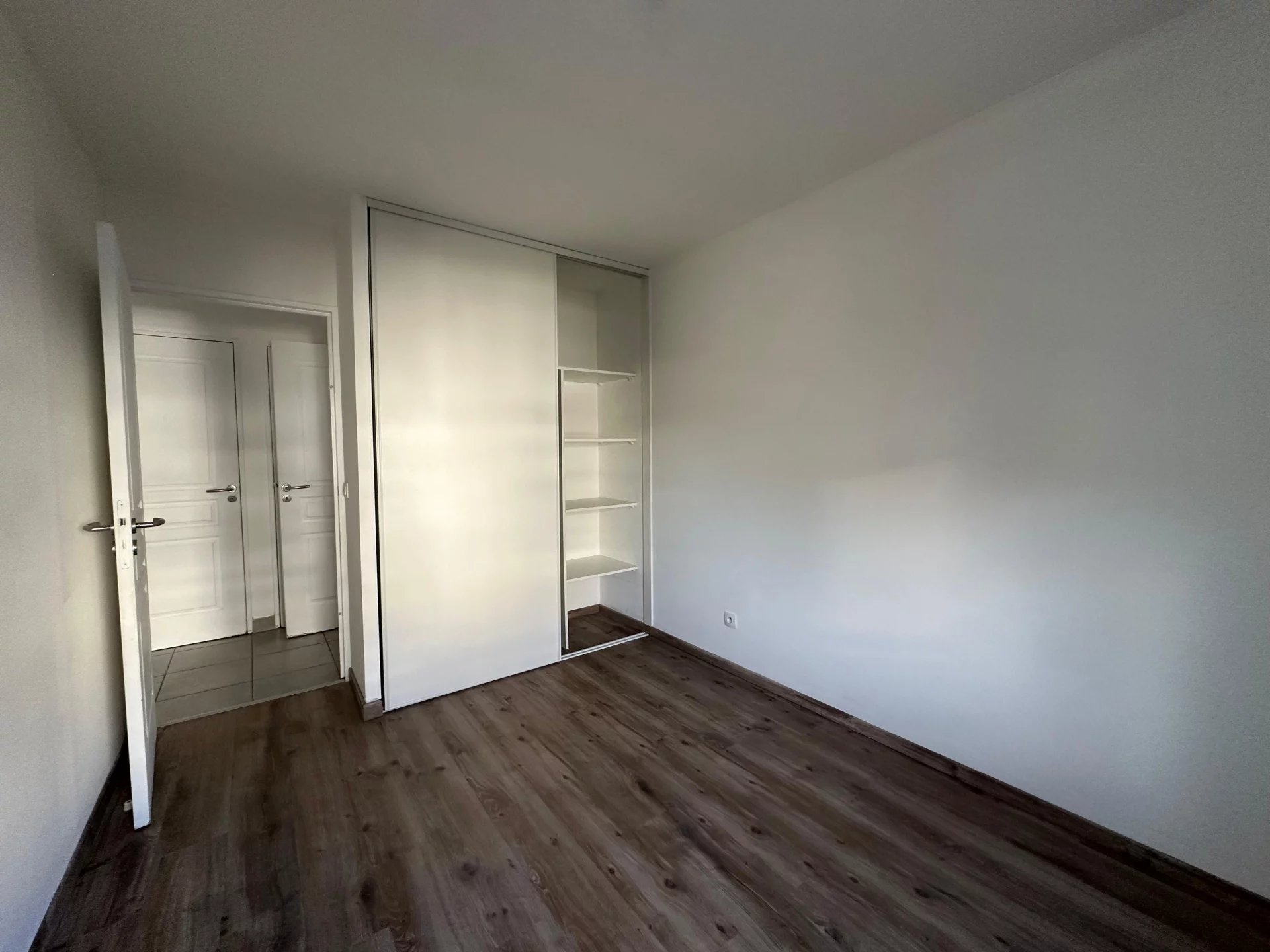 480838 Location Décines-Charpieu