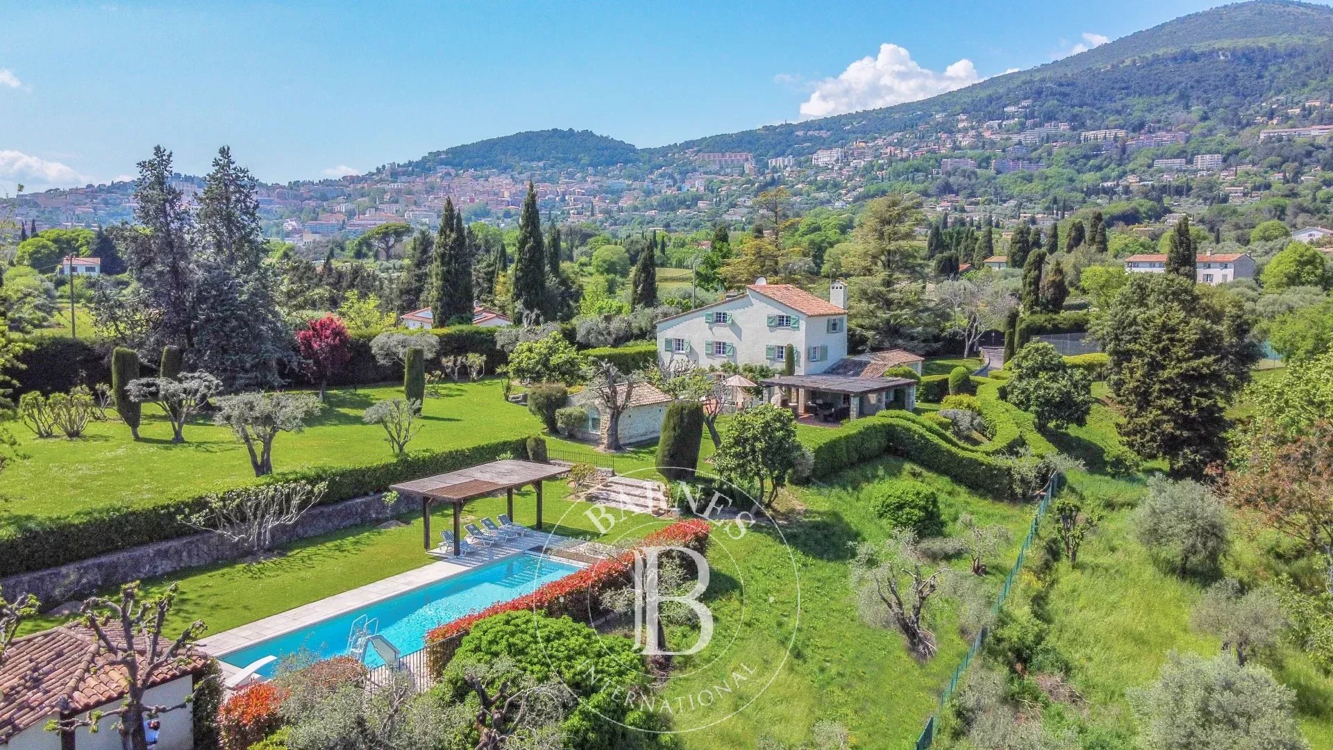 Grasse Saint-Mathieu – Provençal Bastide – 6 Bedrooms – Pool – Tennis Court
