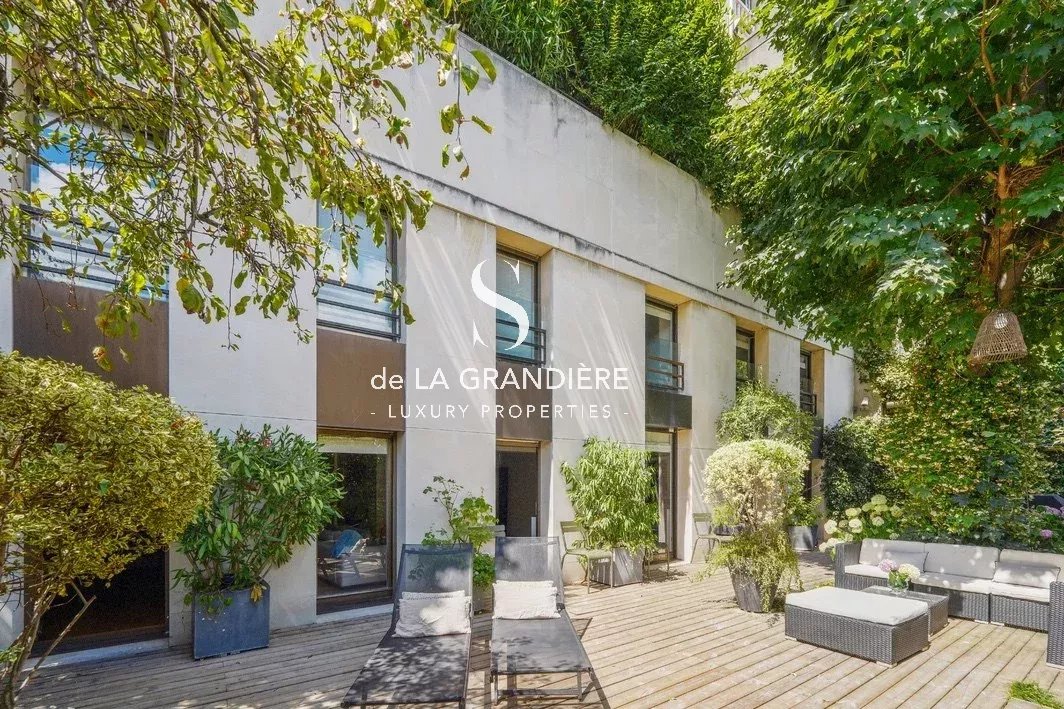 Paris 16ème - rare - duplex 250 m2 - comme une maison avec jardin 120 m2