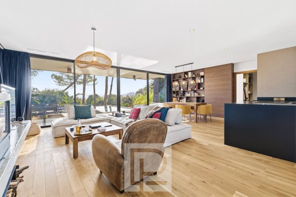 Elegant contemporary villa – Unobstructed view of the Estérel mountains and greenery — photo 5