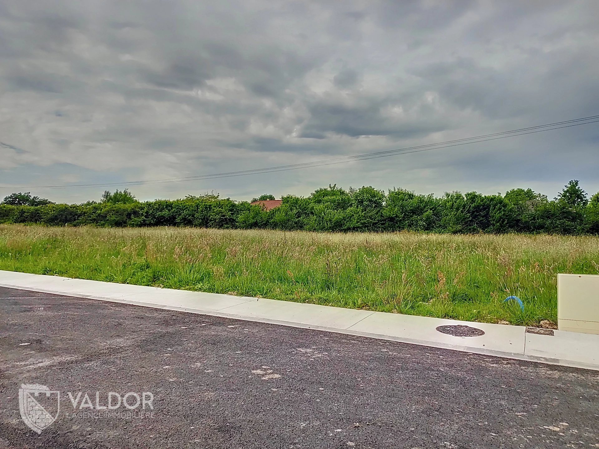Marlieux – Terrain constructible viabilisé avec permis purgé pour projet résidentiel