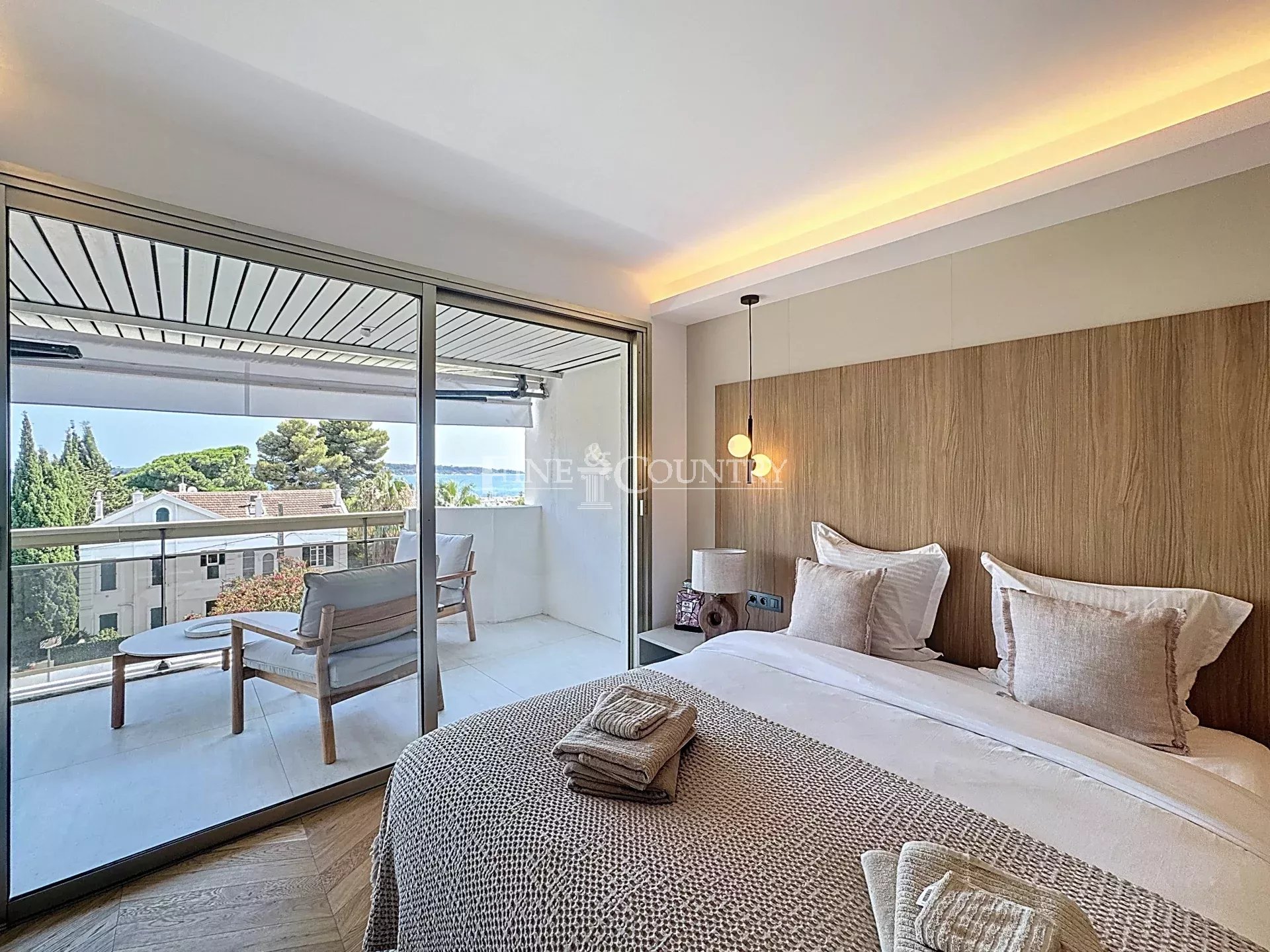 Photo of 3 BEDROOM APPARTEMENT  CANNES PALM BEACH