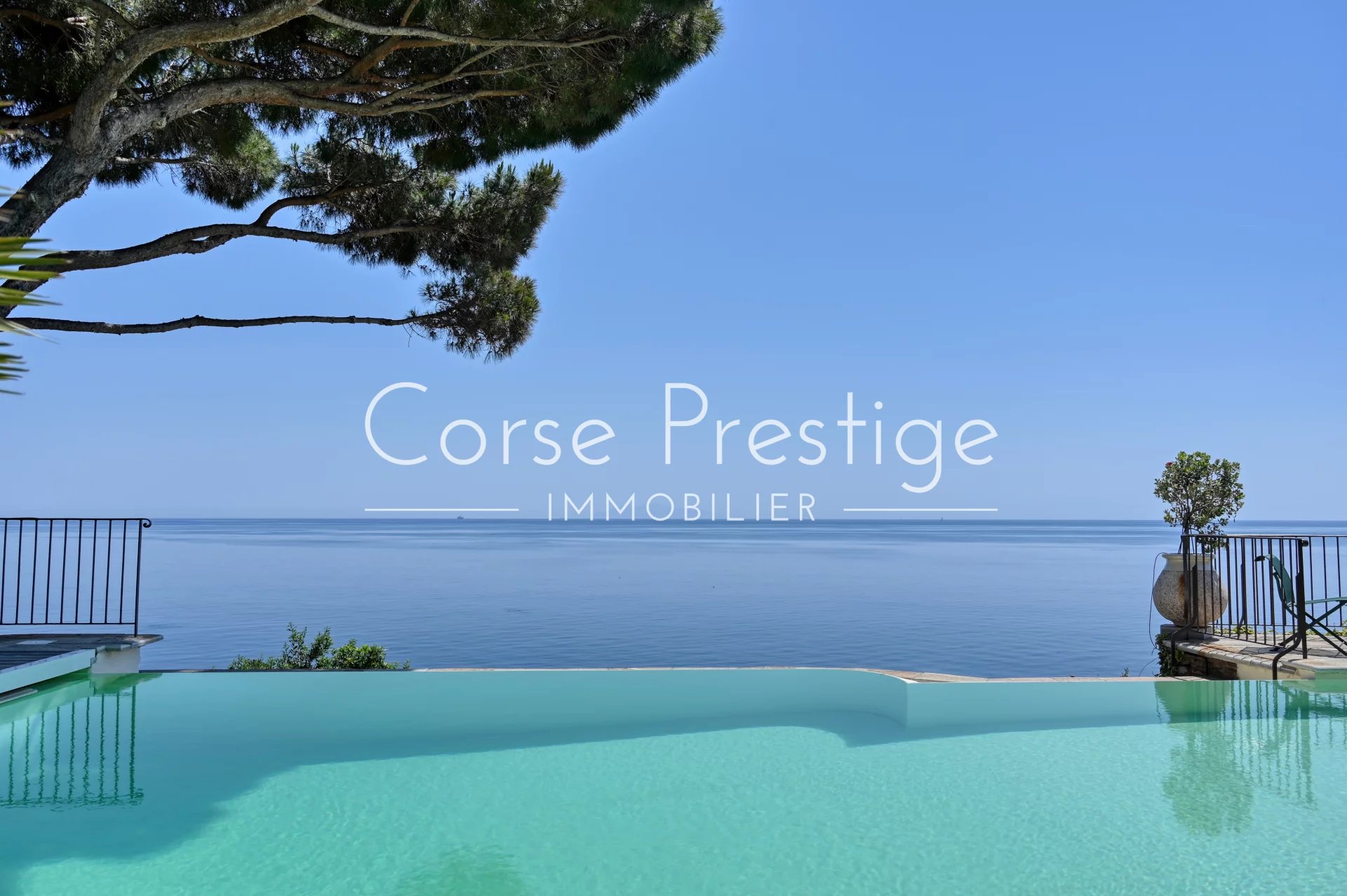 demeure de maitre a vendre - acces mer a pied - route du cap corse image1