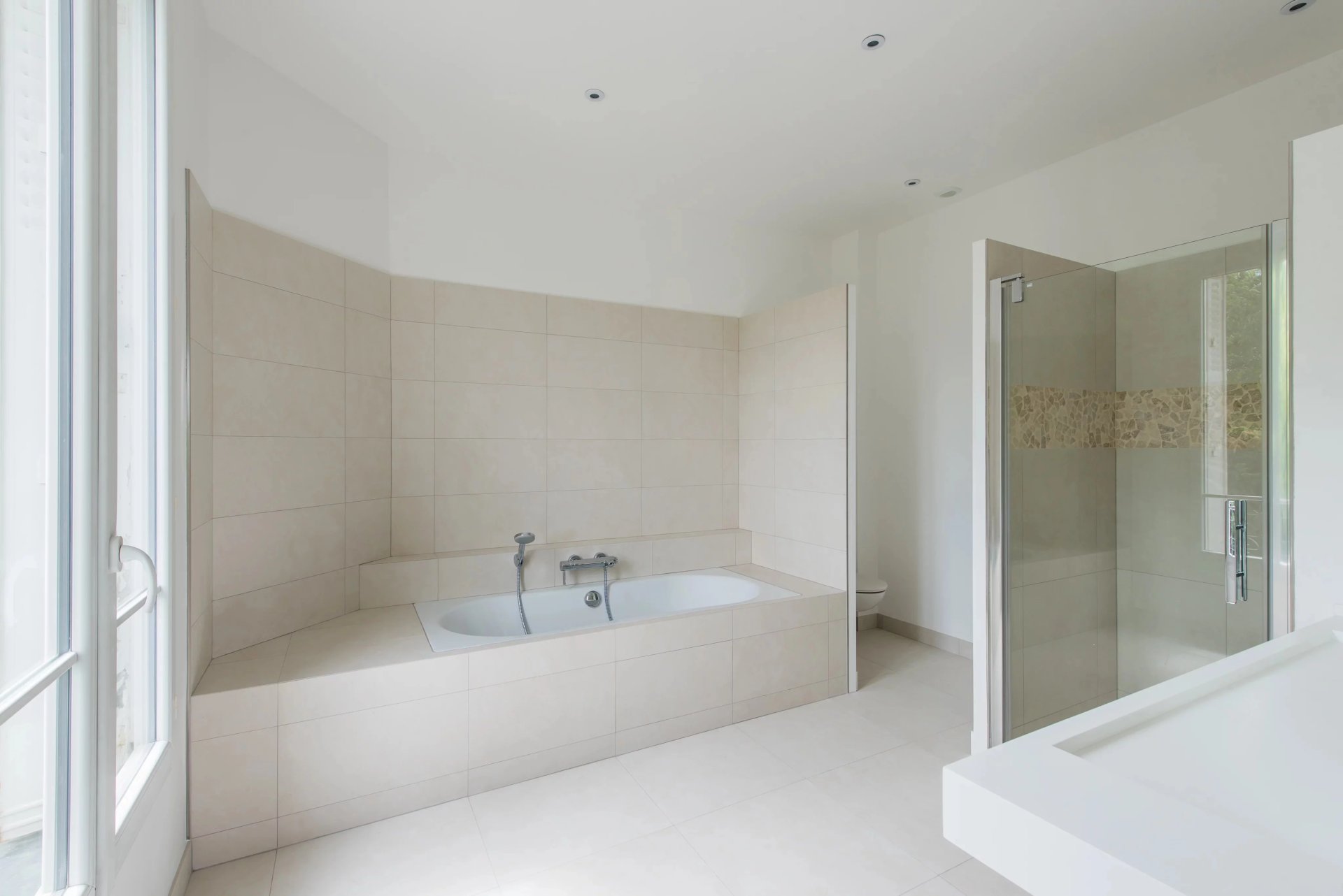 8 Bedroom Villa/Townhouse's Image 7