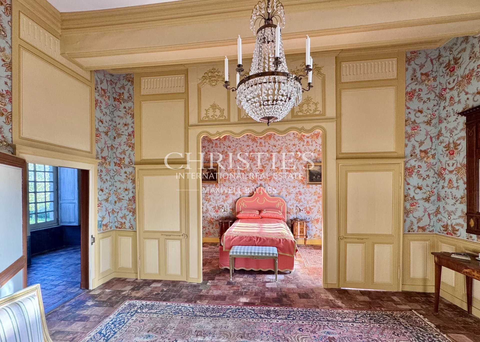 9 Bedroom Chateau's Image 14