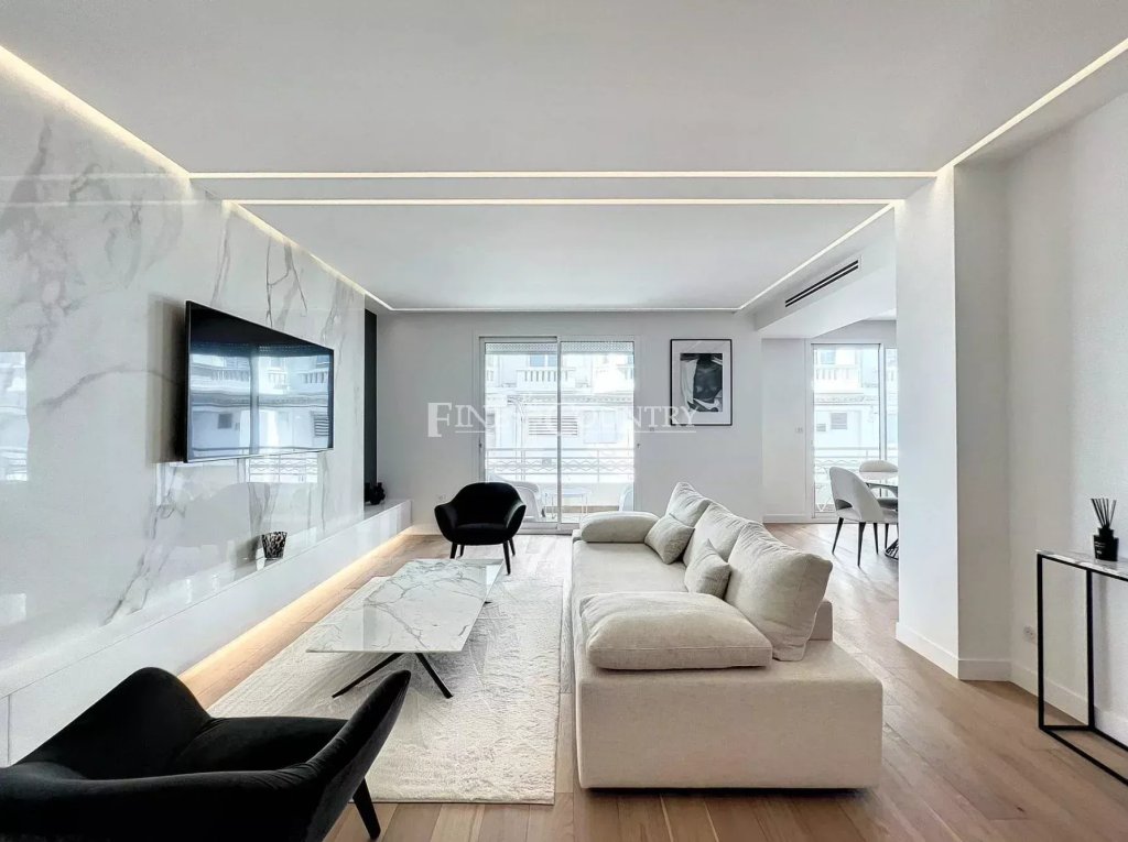 Apartment for sale in Cannes — 2 Bedroom Apartment for Sale - Cannes Croisette