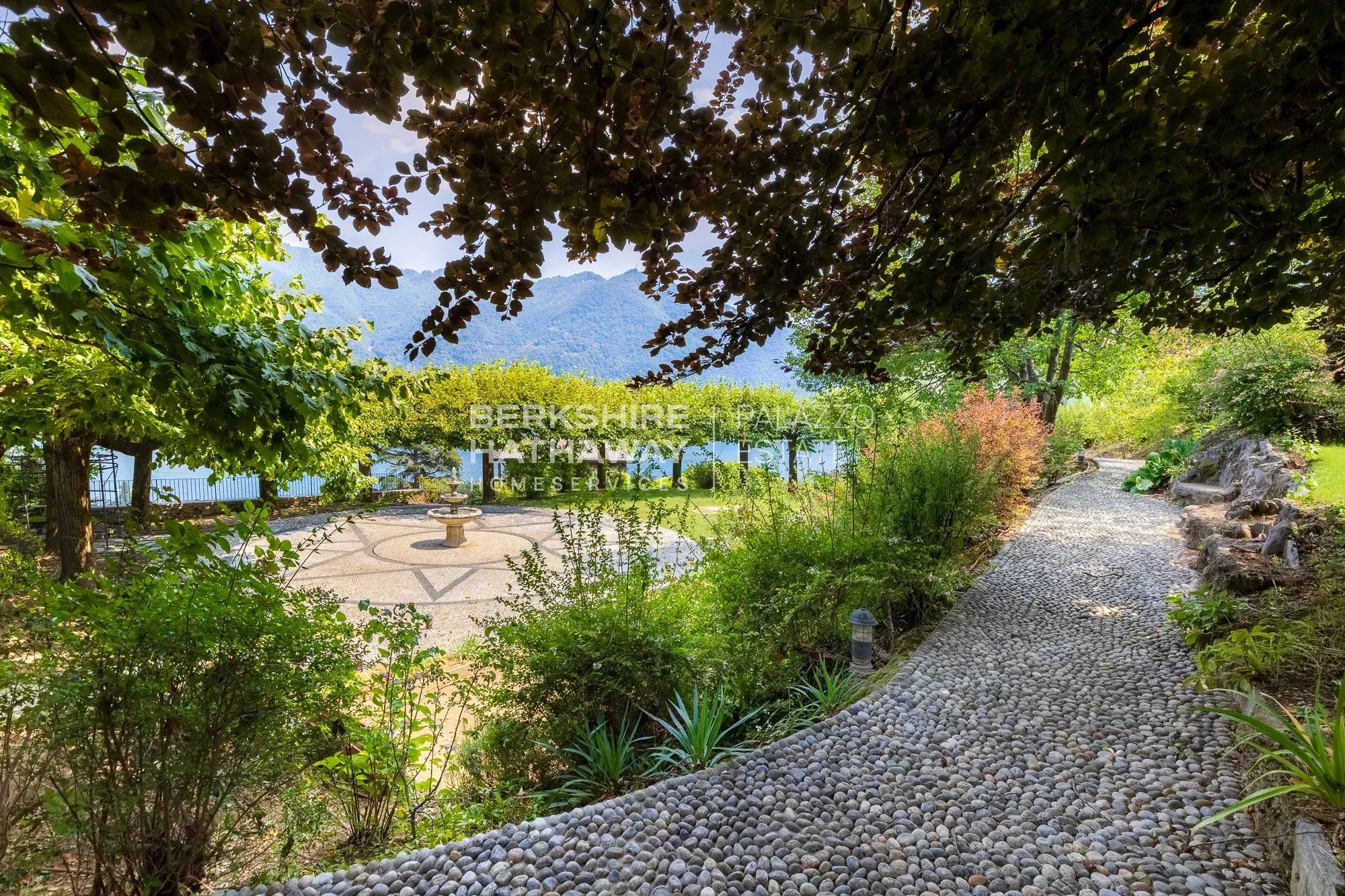 Elegante Dimora Liberty di Rappresentanza con Vista su Villa d’Este a Cernobbio, Lago di Como