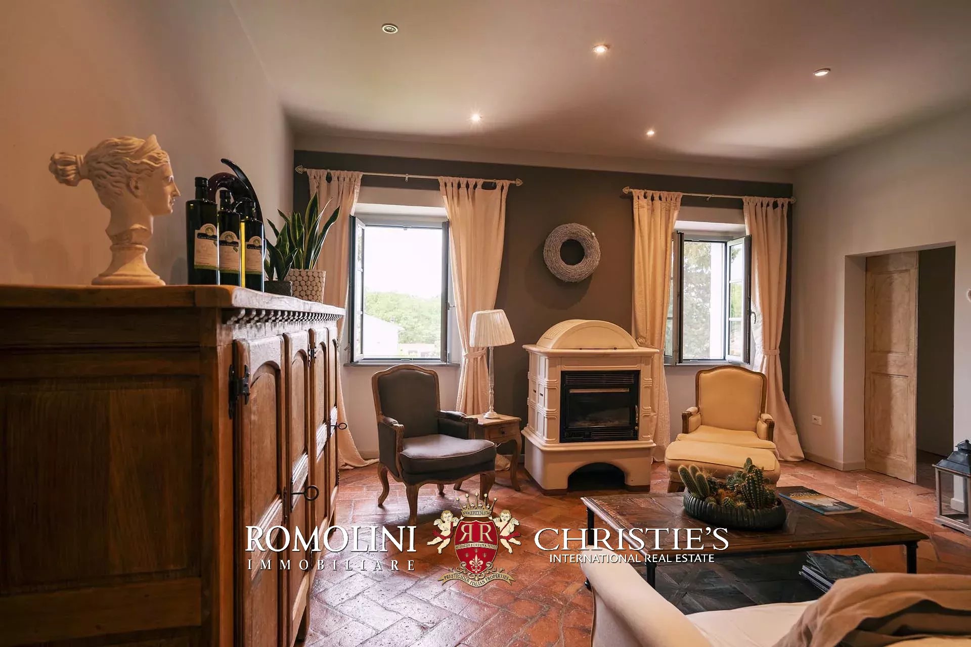 8 Bedroom Villa/Townhouse's Image 31