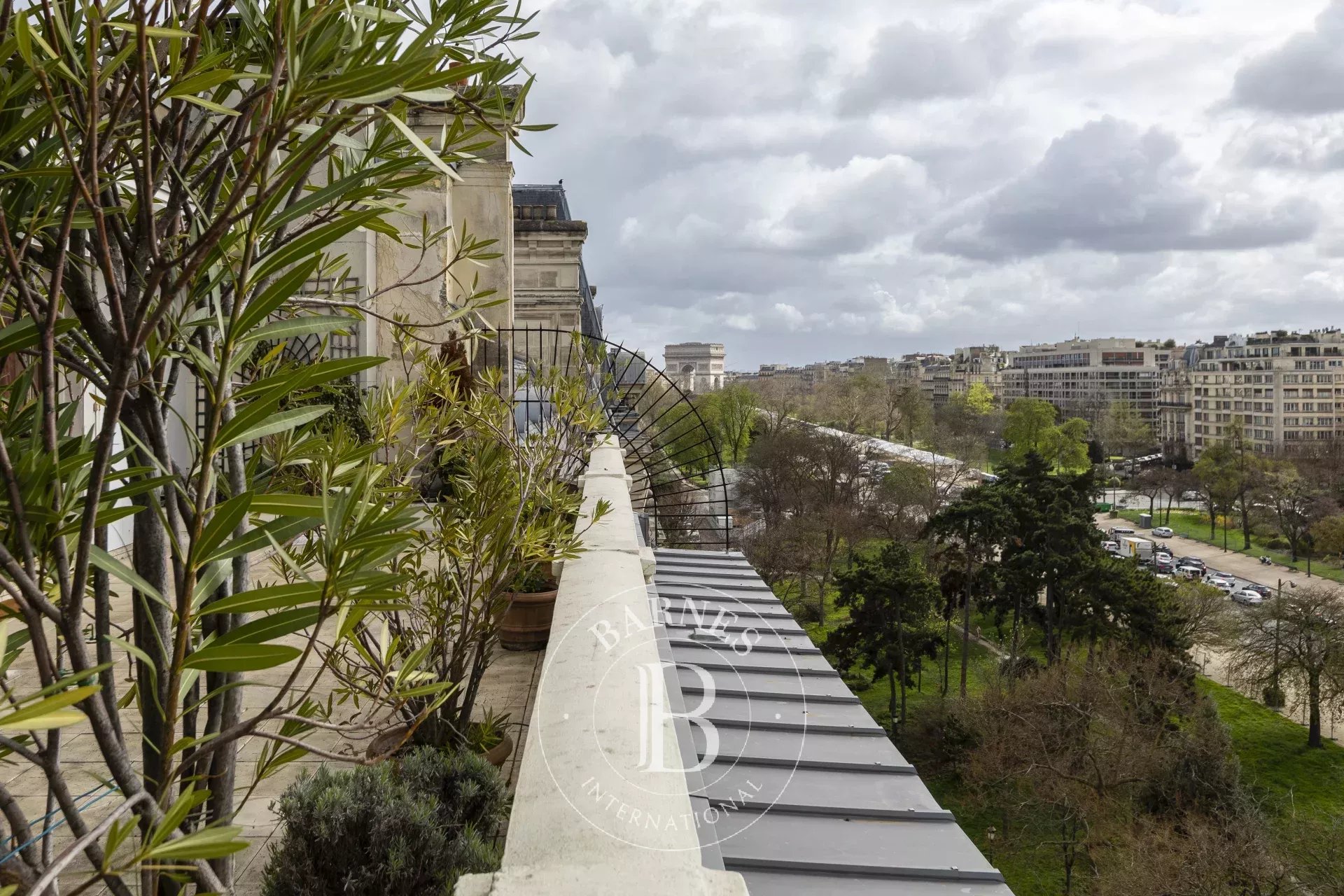 Exclusive - Paris 16 - Chaillot/Foch - Top floor with terrace - 4 bedrooms - picture 15 title=