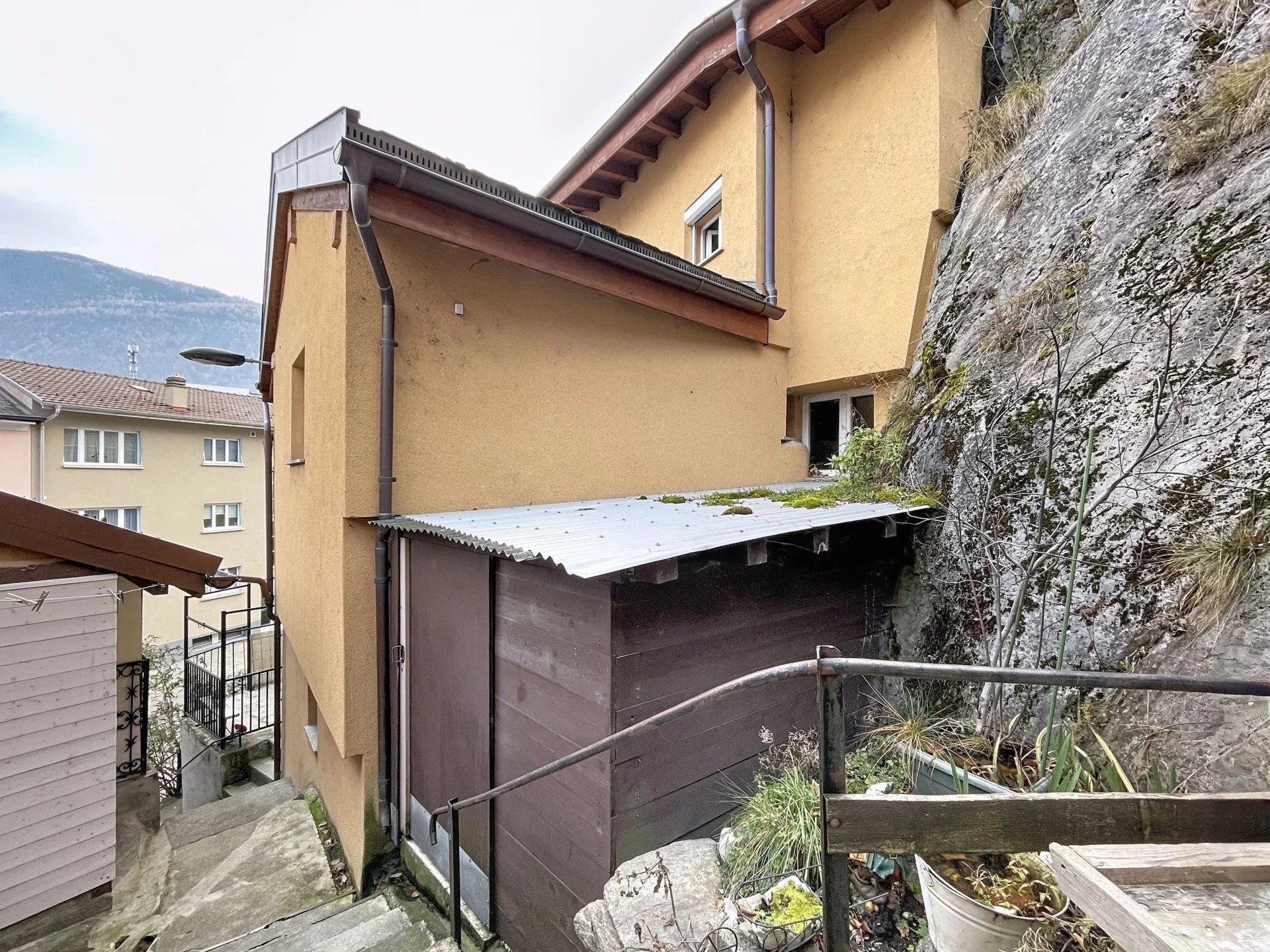 Belle maison contiguë