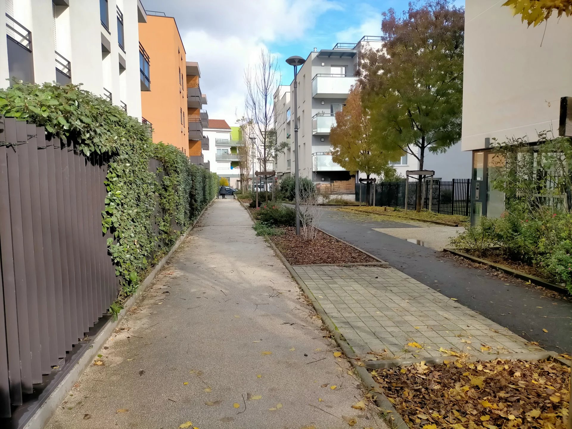 481581 Location Meyzieu