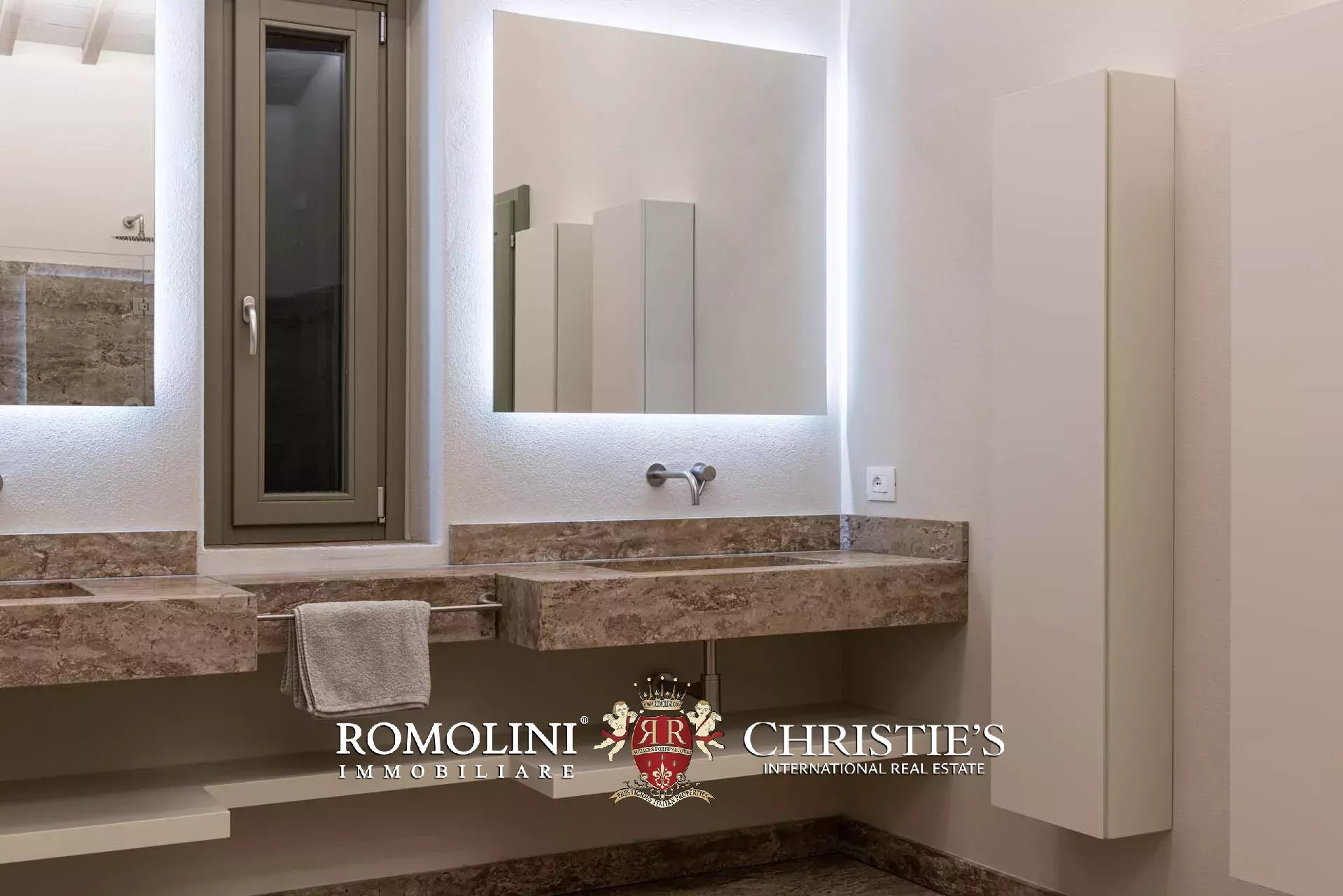 4 Bedroom Villa/Townhouse's Image 38