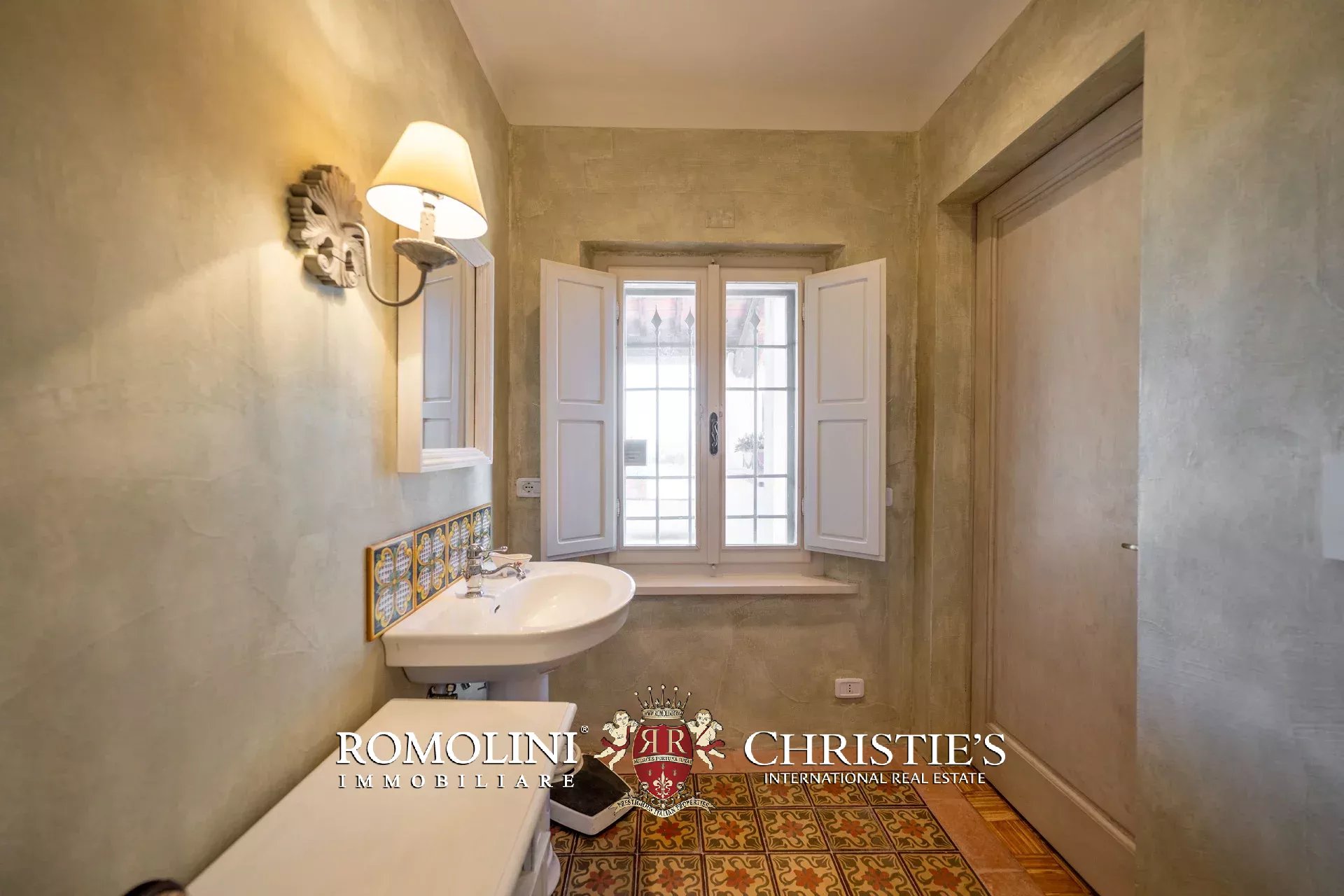 6 Bedroom Villa/Townhouse's Image 39