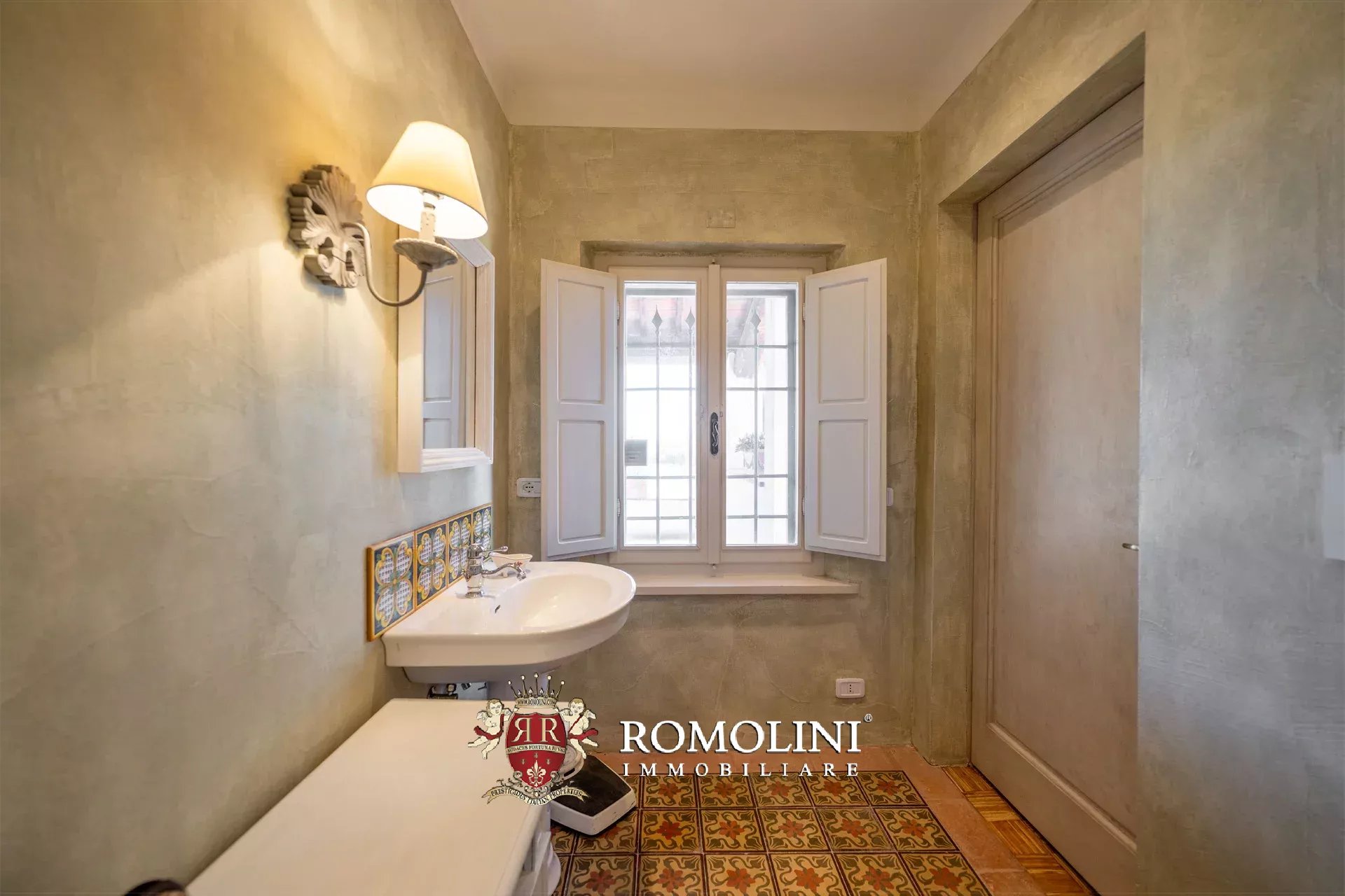 6 Bedroom Villa/Townhouse's Image 39