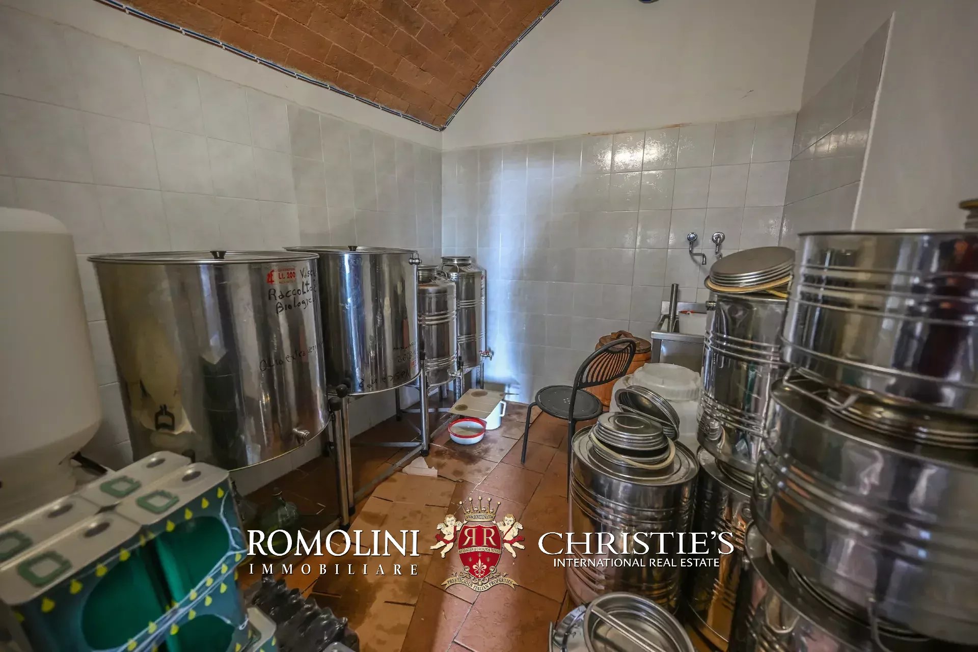 18 Bedroom Vineyard's Image 97