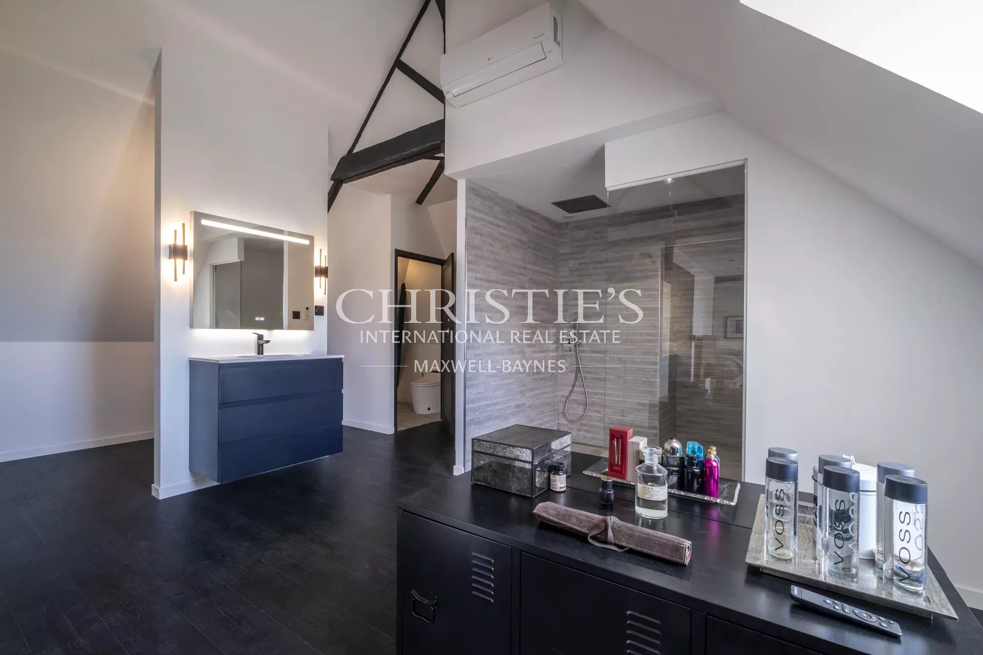 6 Bedroom Chateau's Image 19