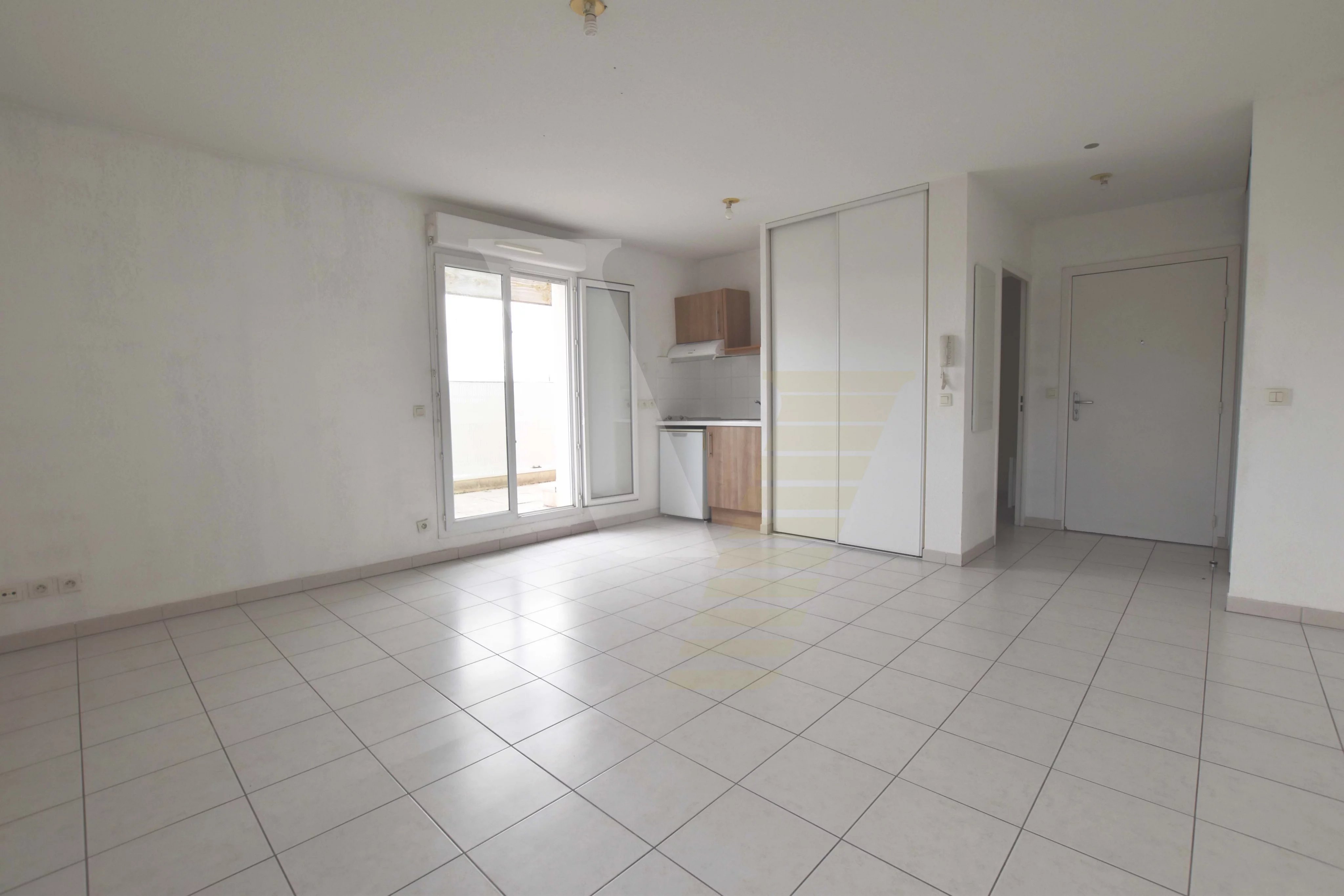 Studio avec terrasse et parking - Photo 2