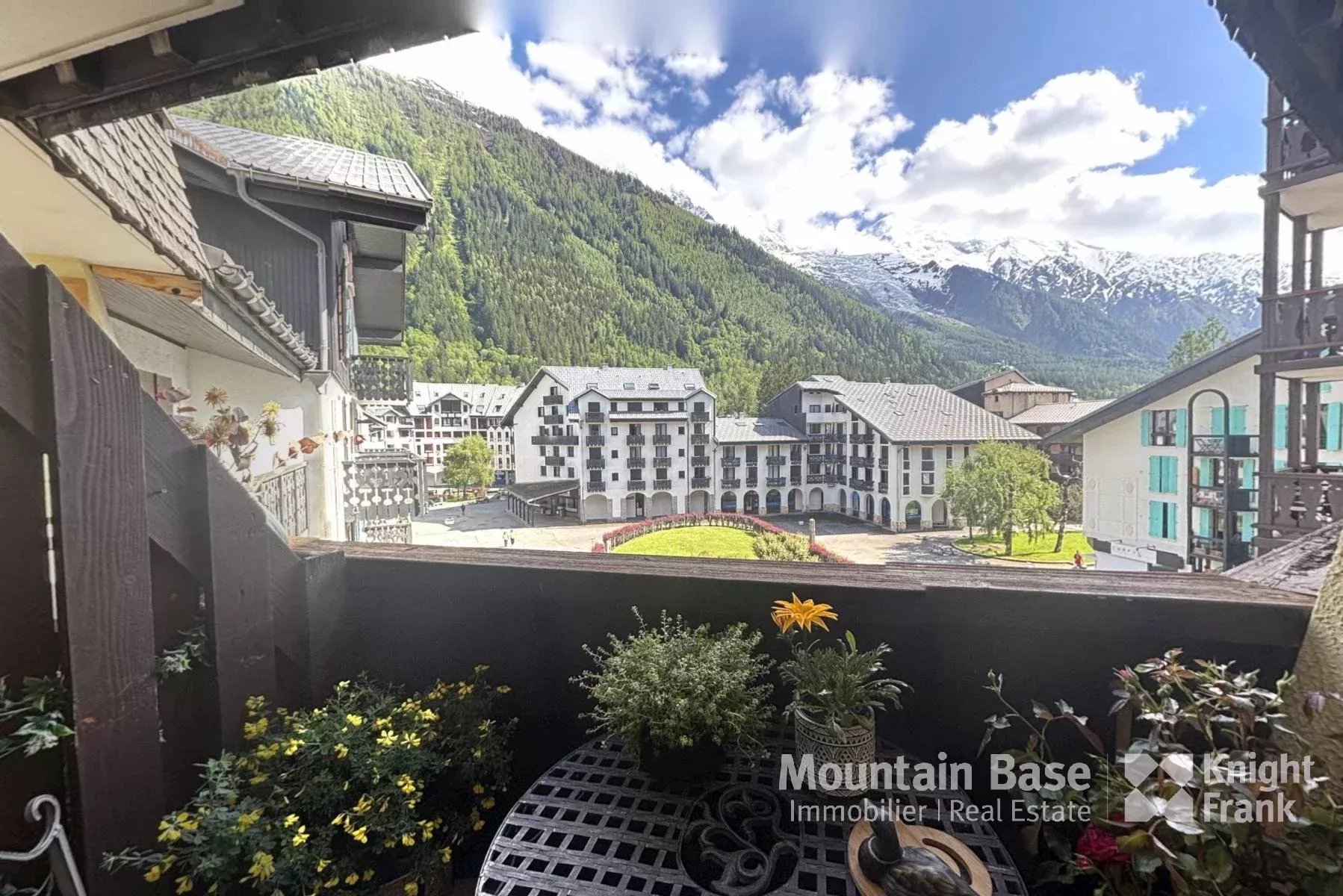 3rd floor studio with a balcony with open Mont Blanc views Accommodation in Chamonix