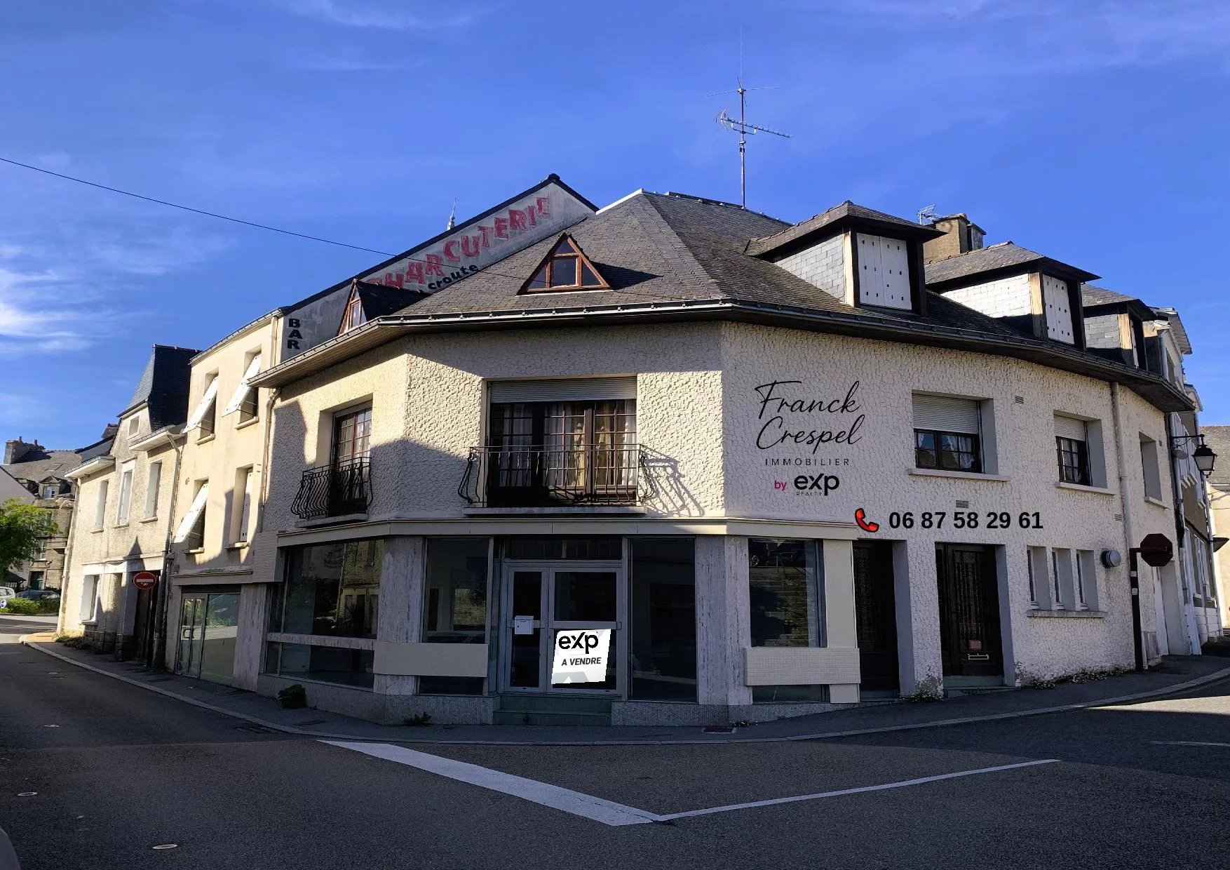 Immeuble à usage professionnel et habitation