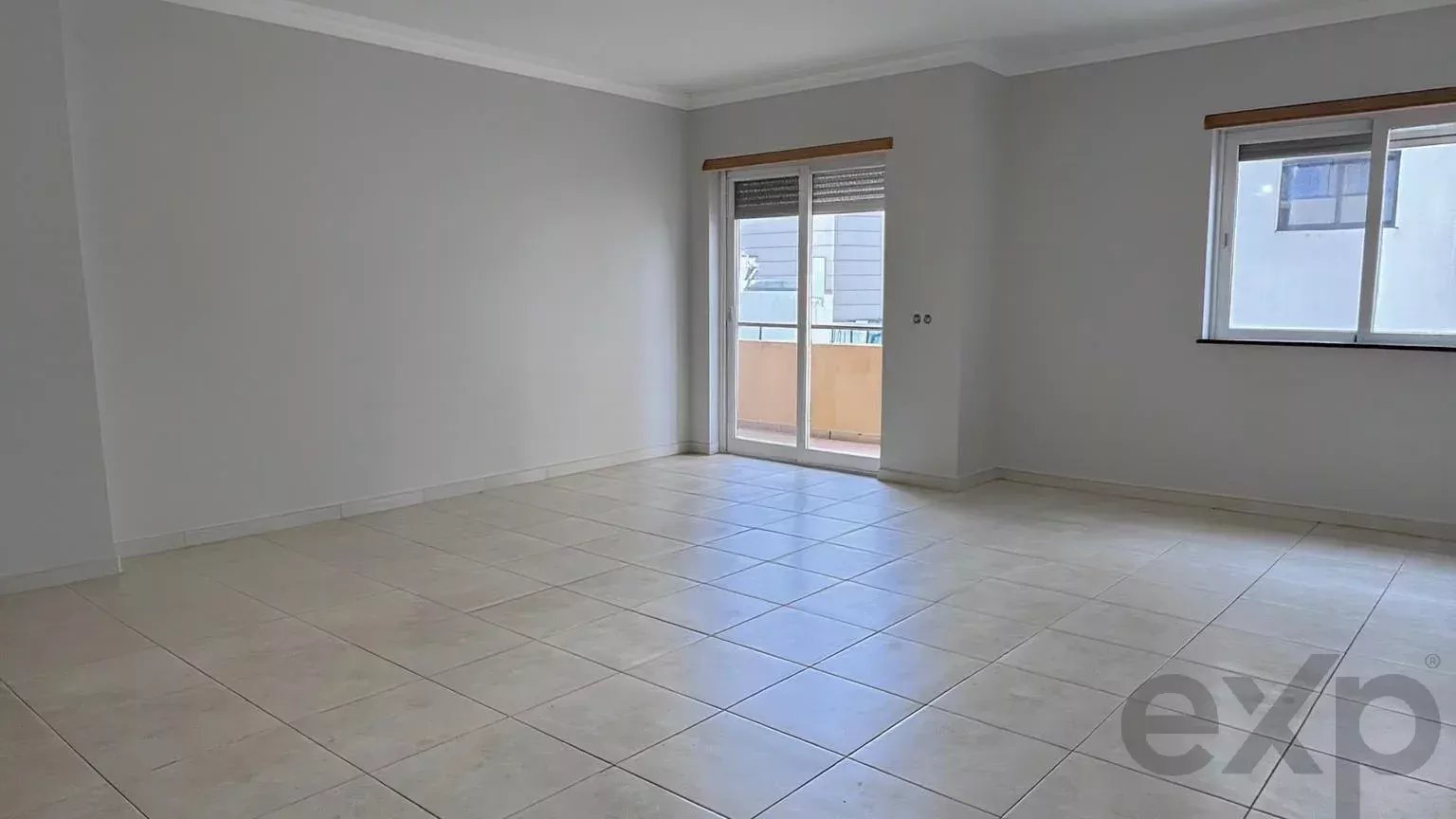 Spacious 3-Bedroom Apartment in Quelfes, Olhão 86993728 image 11