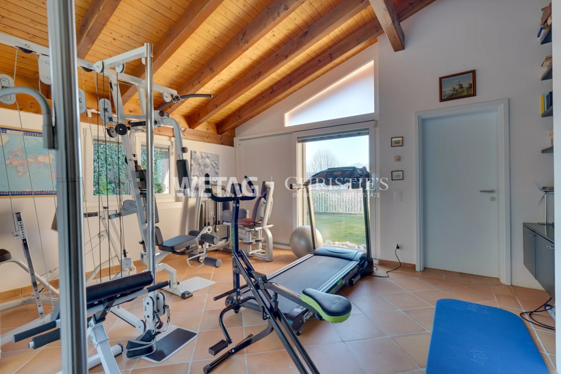 6 Bedroom Villa/Townhouse's Image 7