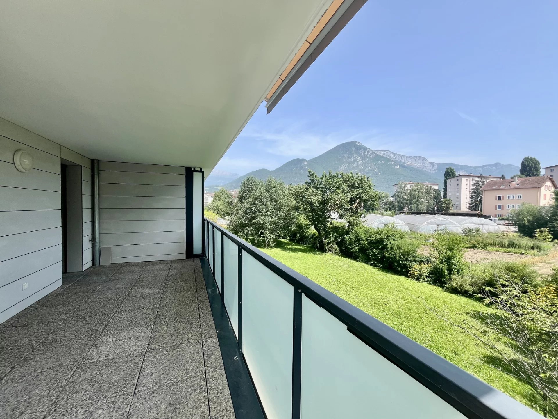 Triangle d'or - T3 de standing avec terrasse
