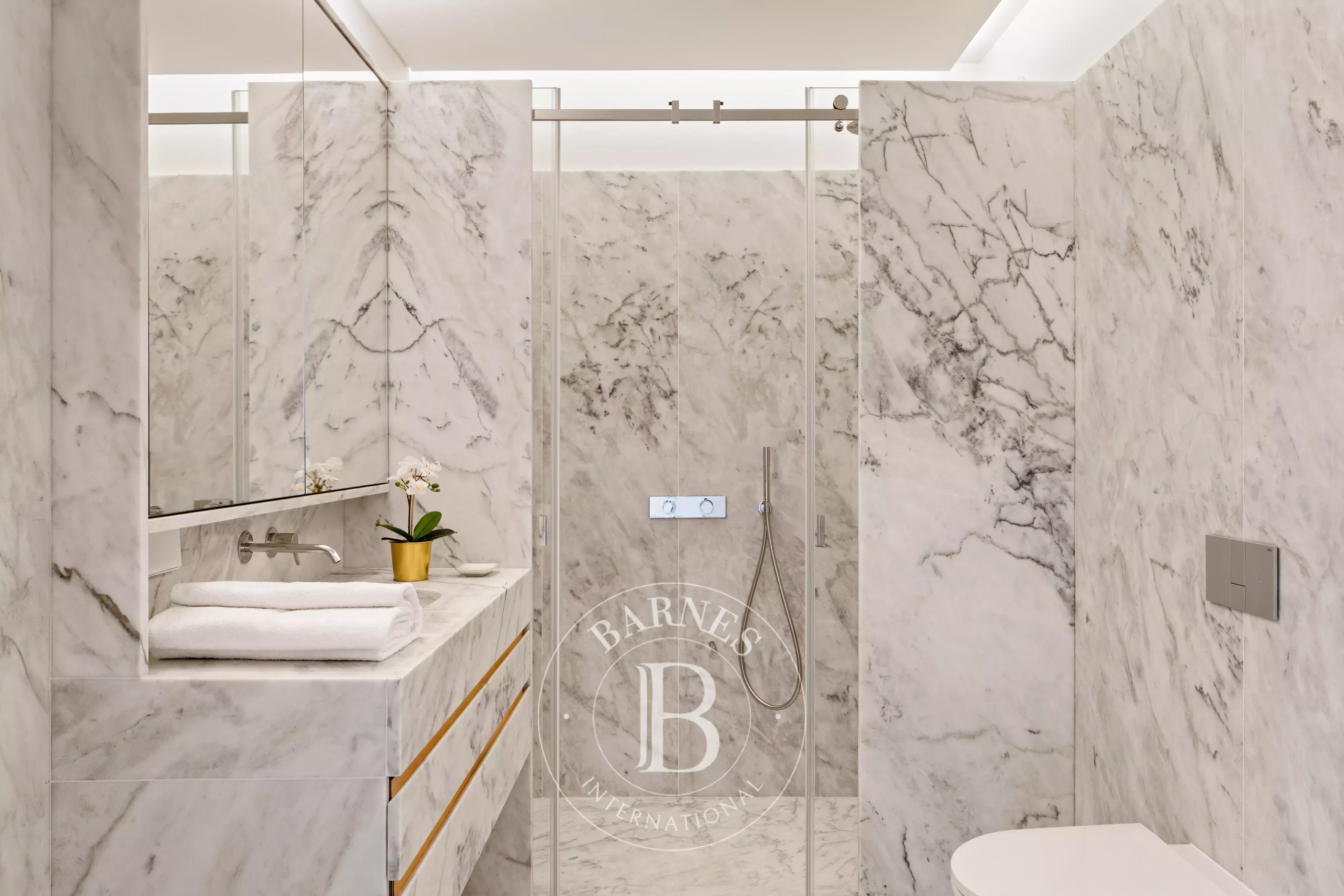 Jardin et vue sur la mer