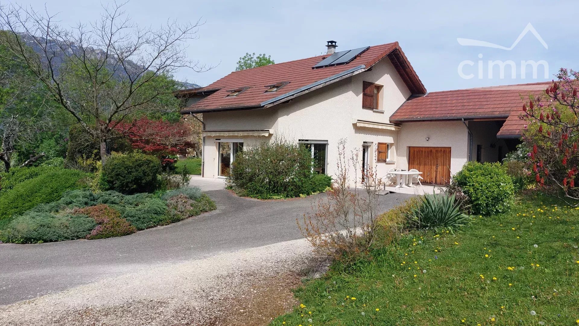 Maison individuelle, grand terrain, au calme