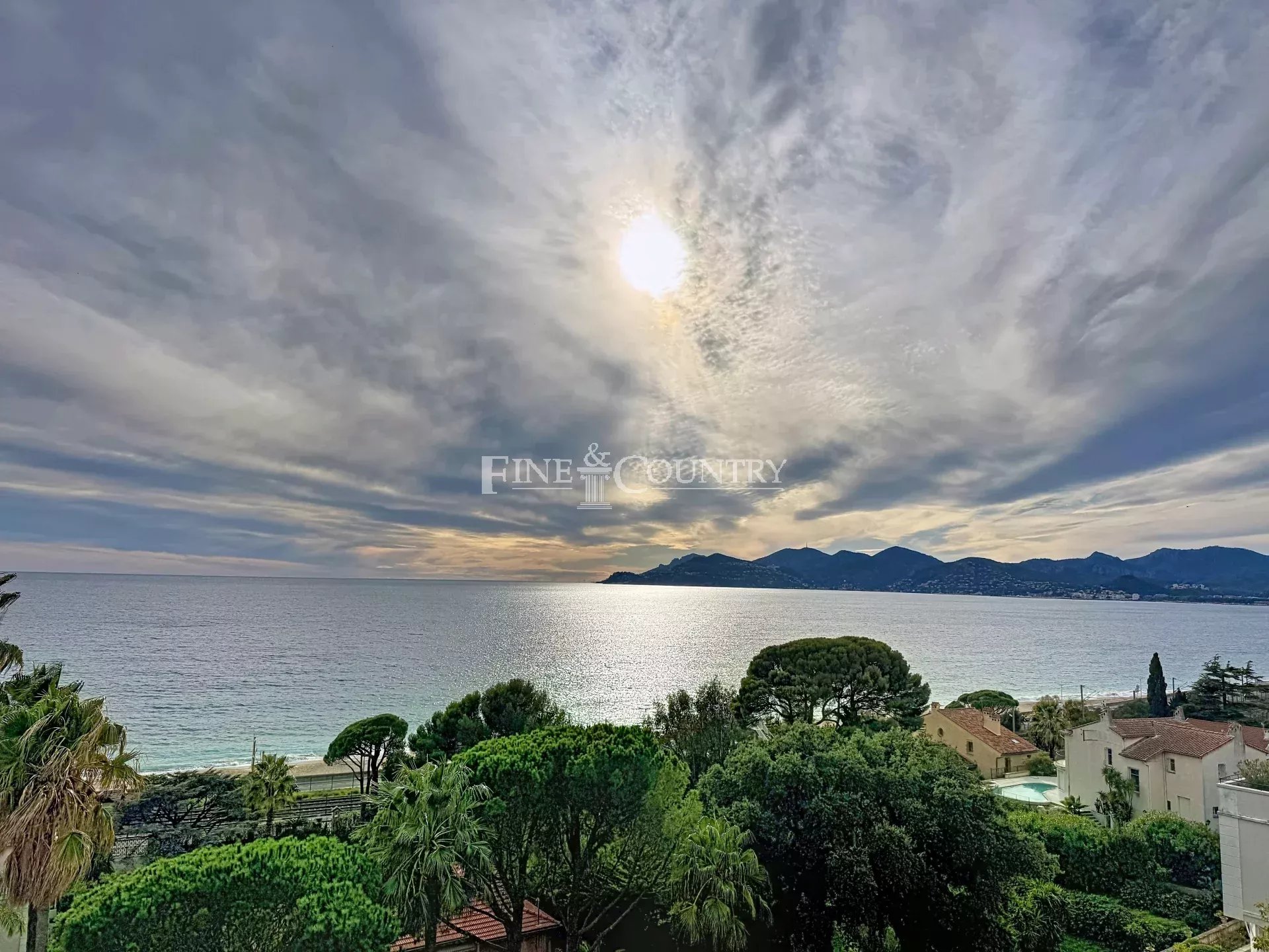 Photo of Apartment for sale in Cannes Plages du Midi Croix des Gardes with panoramic sea view
