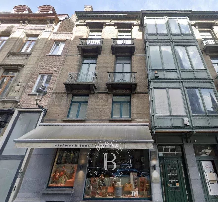Sablon- Immeuble commercial à rénover à vendre