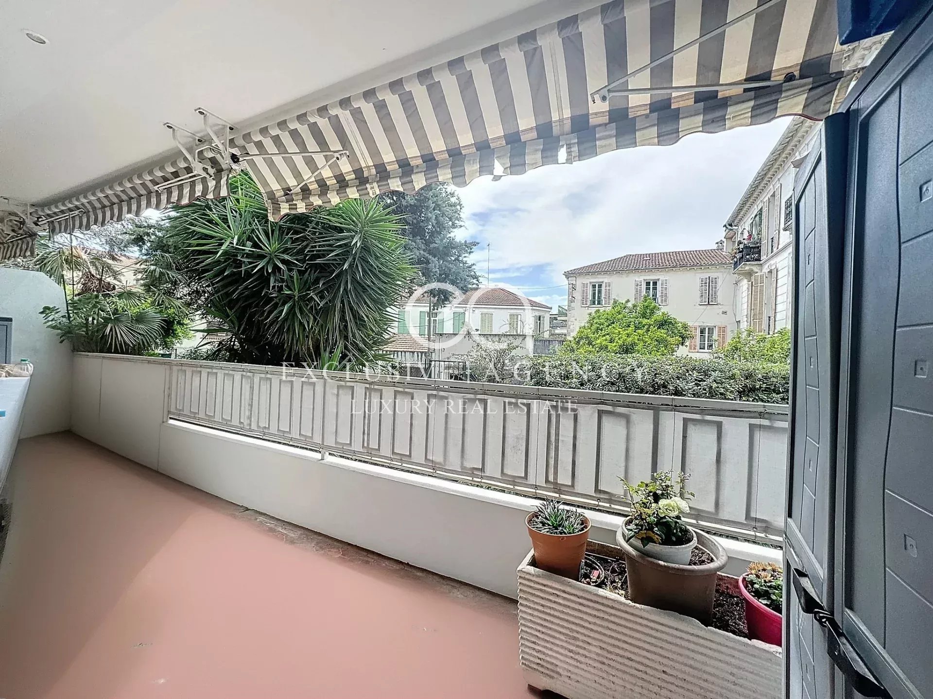 CANNES 3 ZIMMER 82 M² MIT TERRASSE