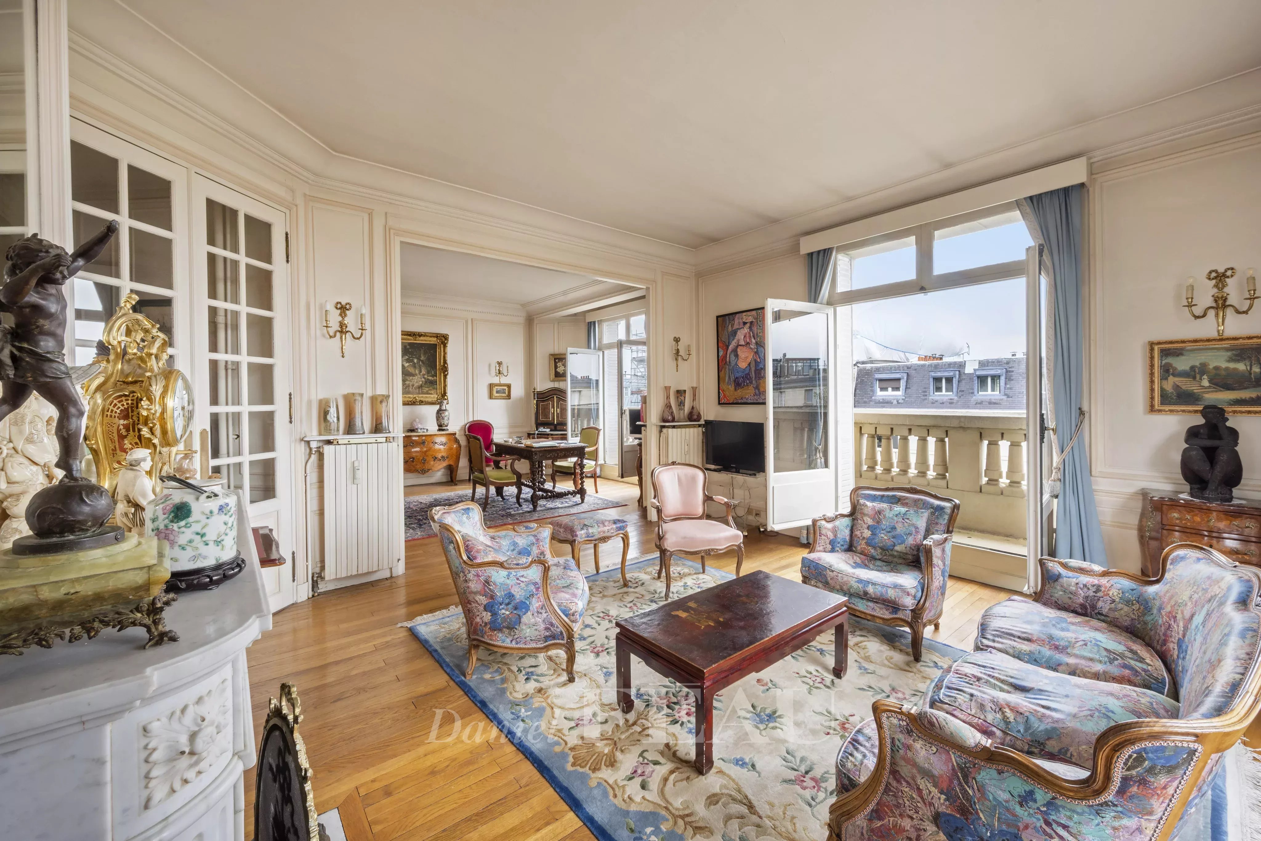Sale Apartment Paris 7th