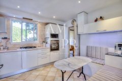 Quiet family villa with sea view in Cannes — photo 7 of 7