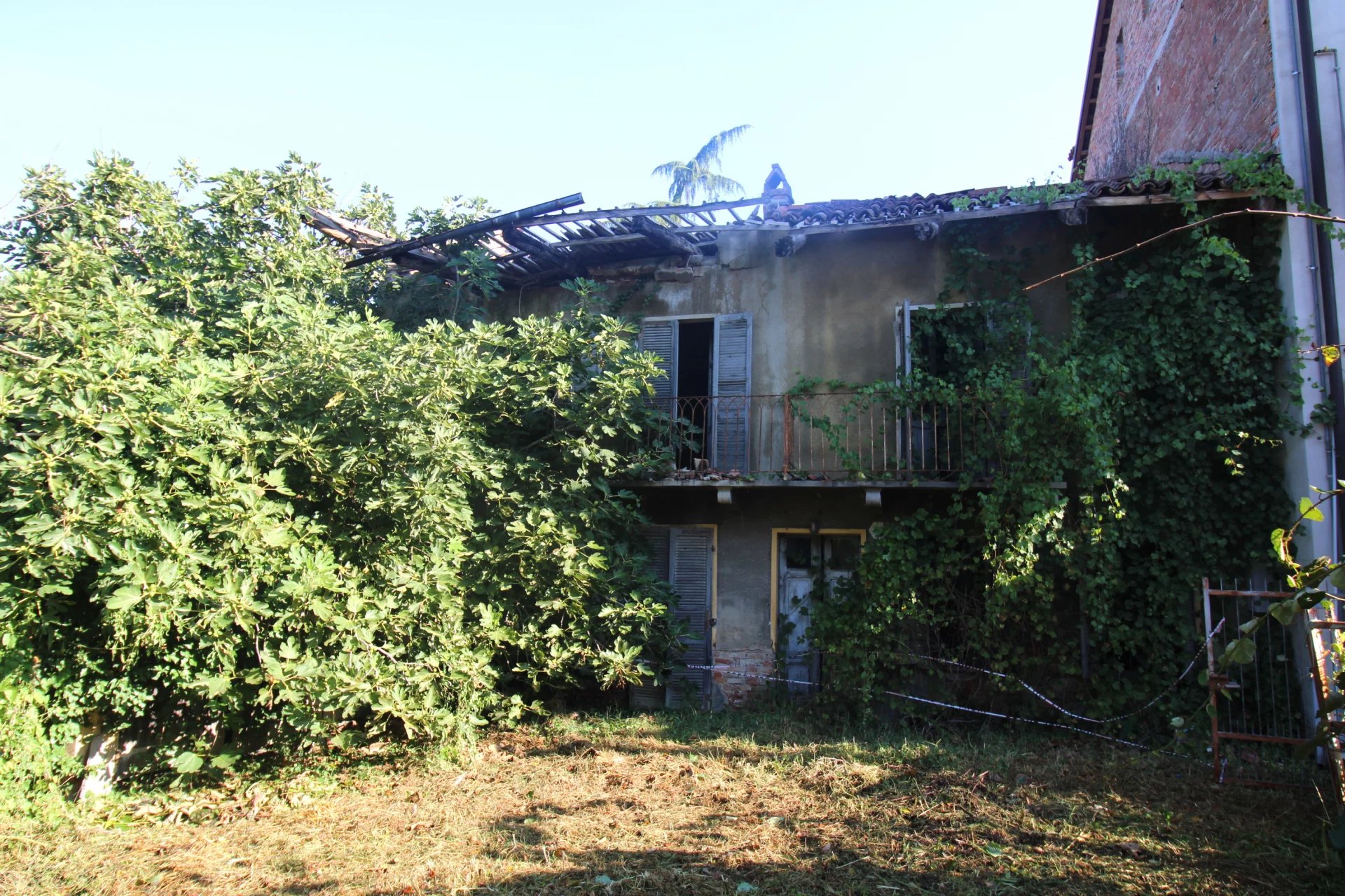 CASA SEMINDIPENDENTE DA RISTRUTTURARE