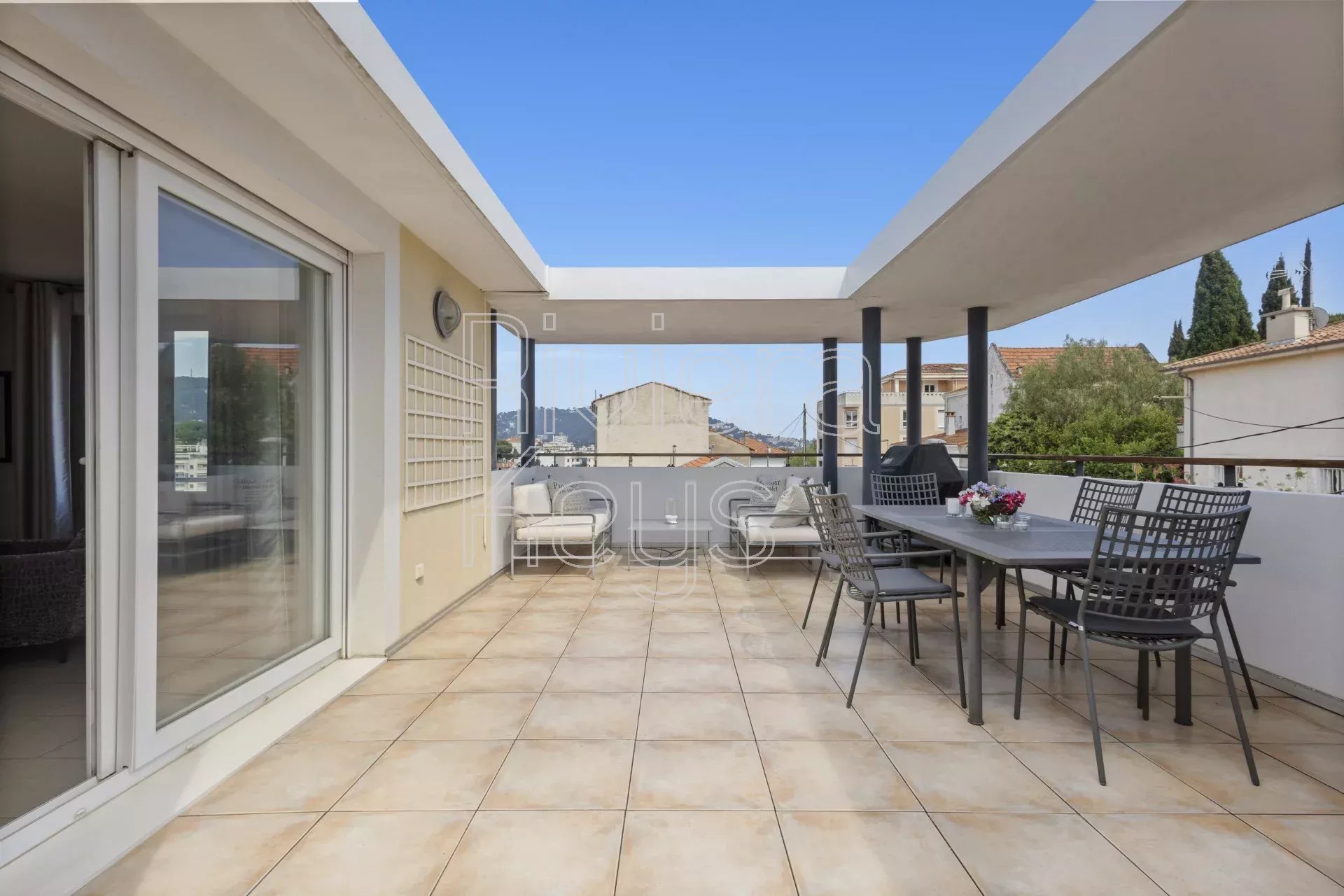 CANNES - Petit Juas: Lys 3-romsleilighet i toppetasjen