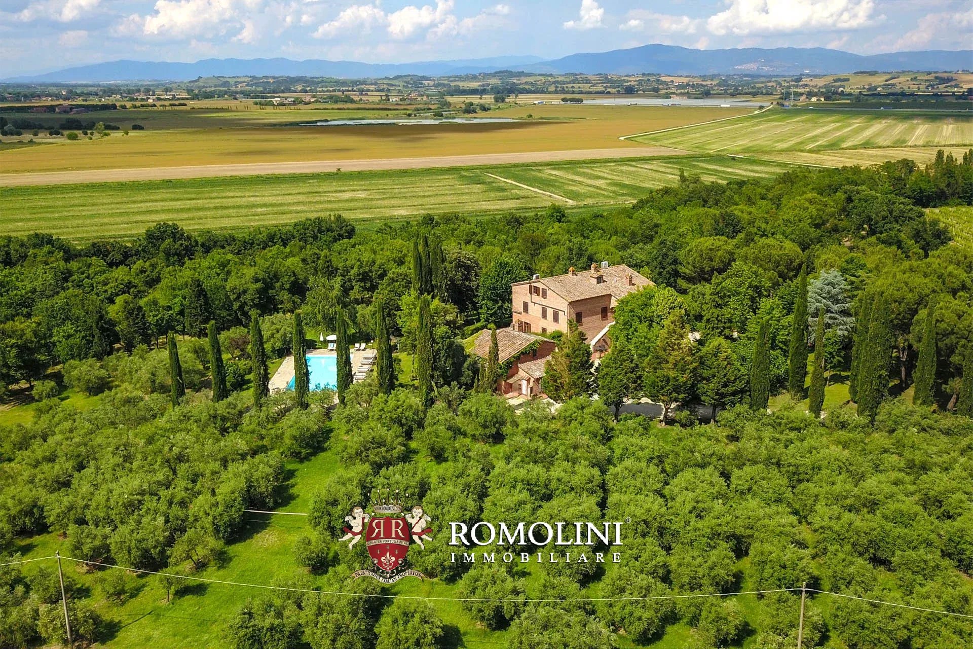 34 Bedroom Vineyard's Image 11