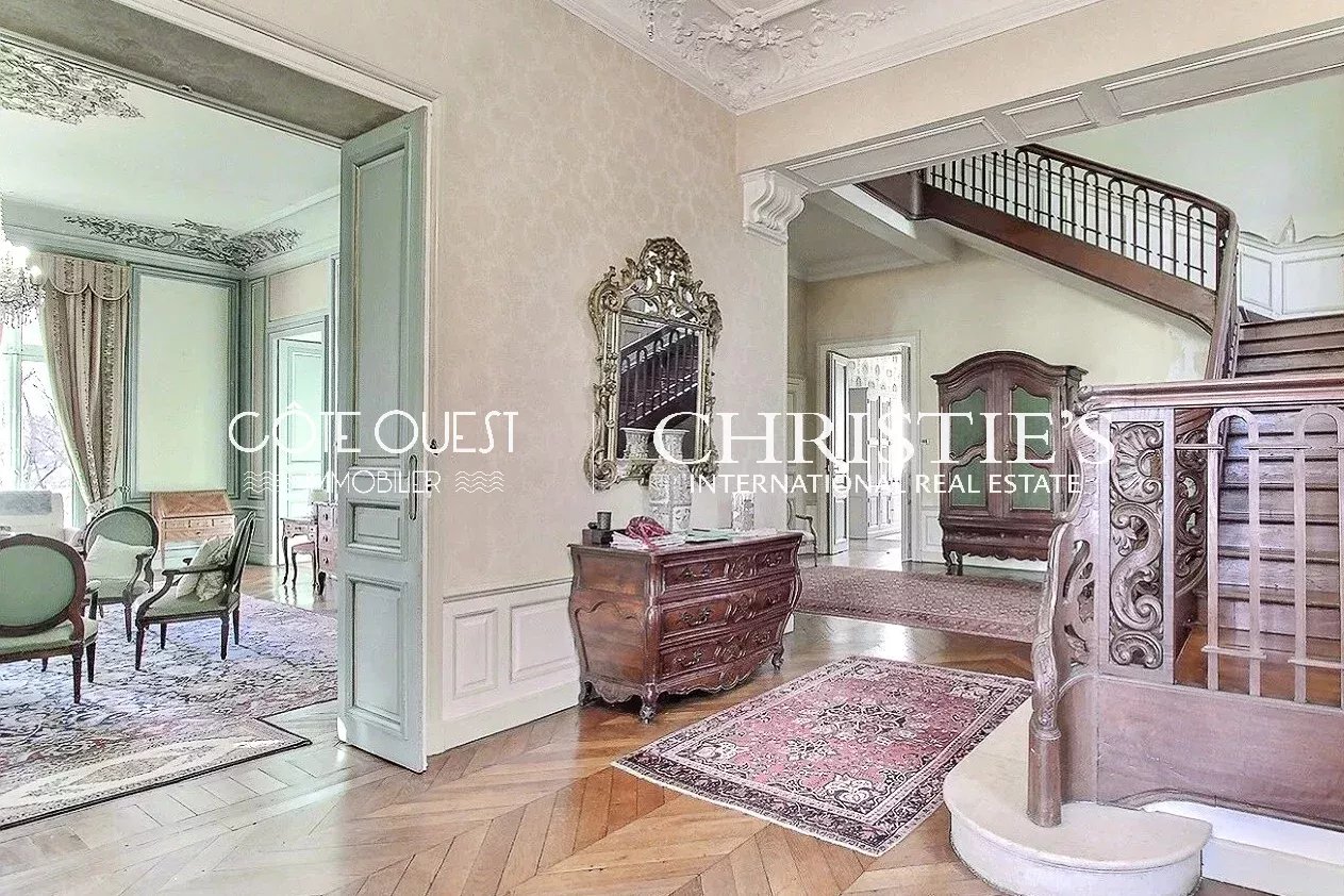 8 Bedroom Villa/Townhouse's Image 5