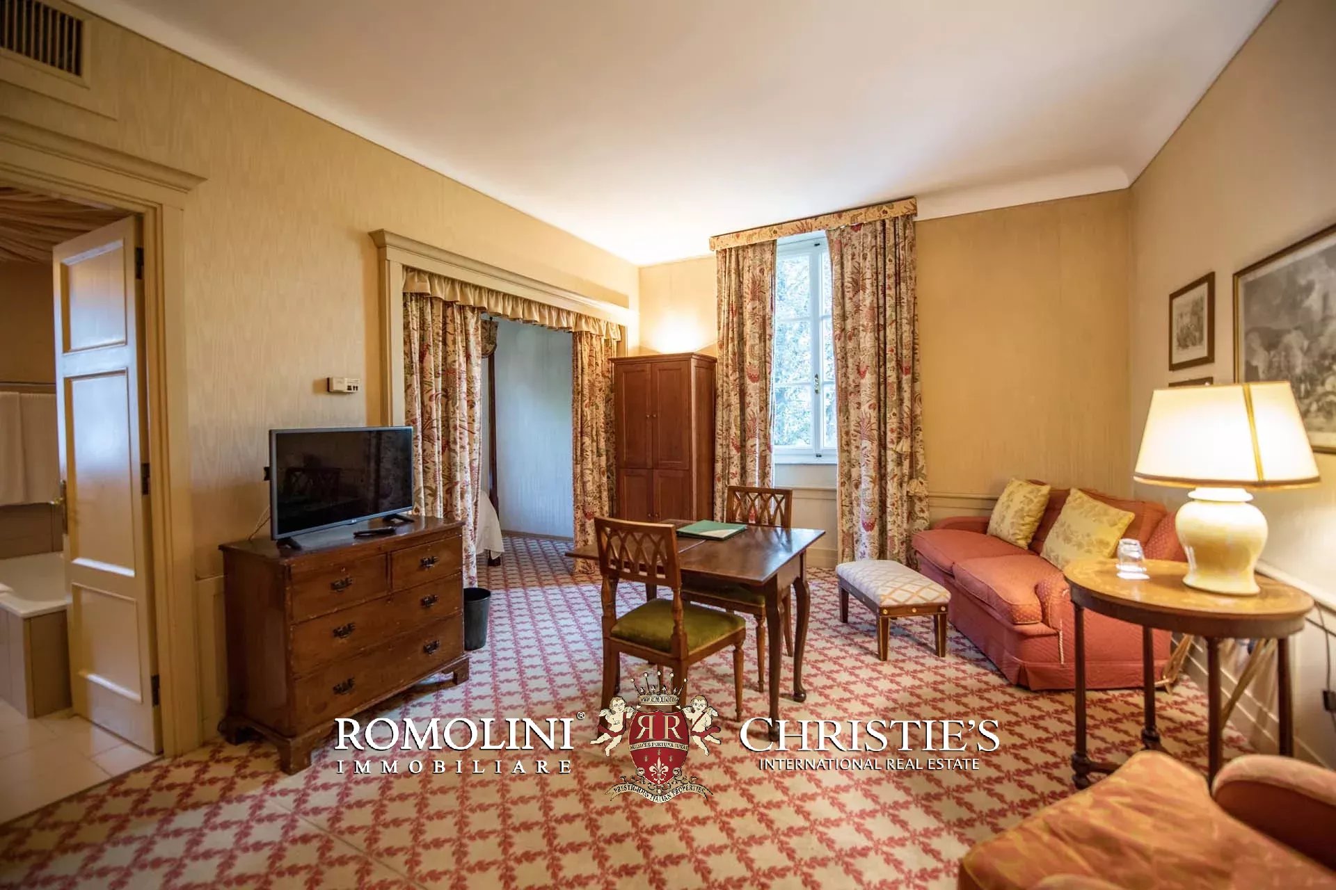 10 Bedroom Villa/Townhouse's Image 24