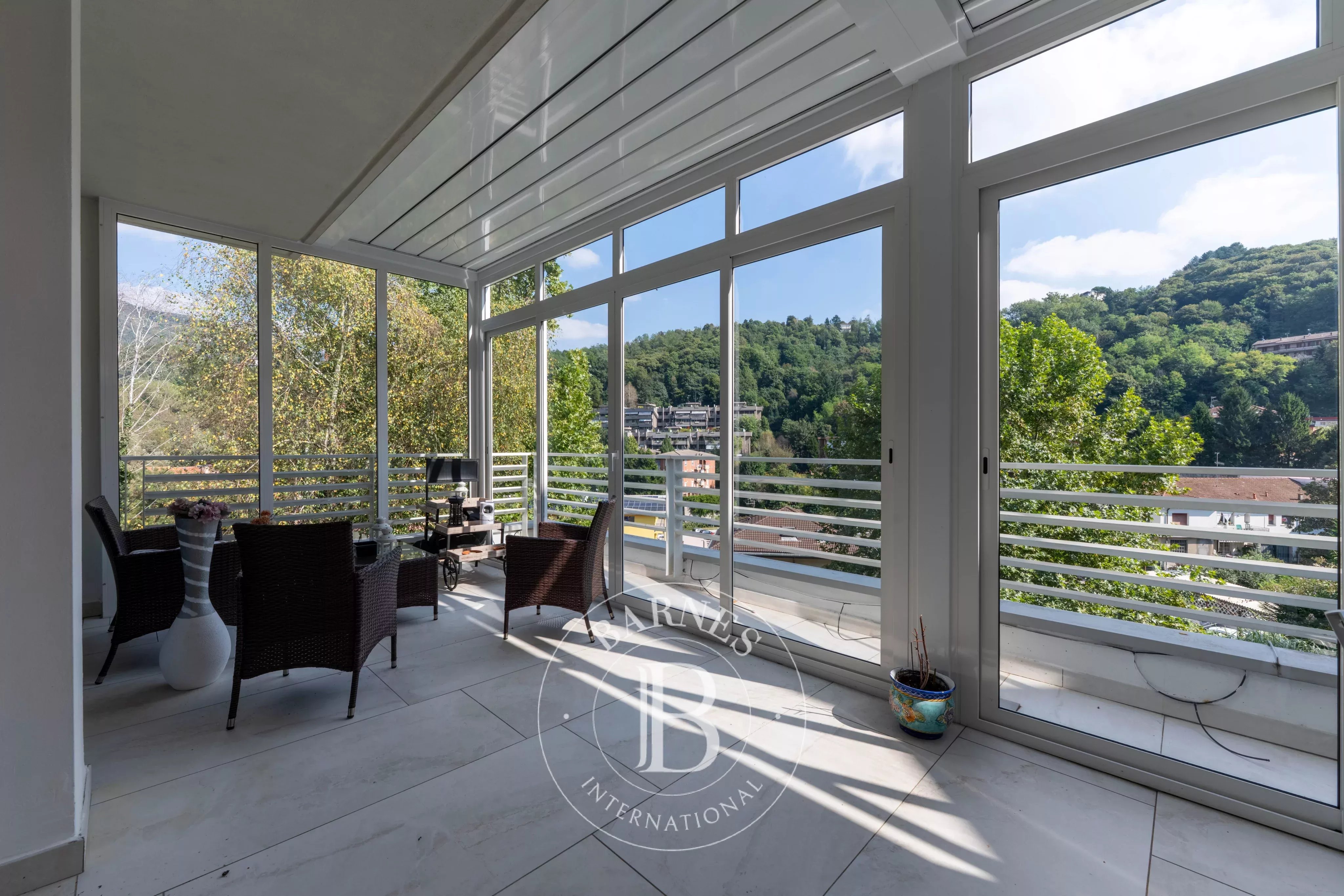 Villa Como - picture 1