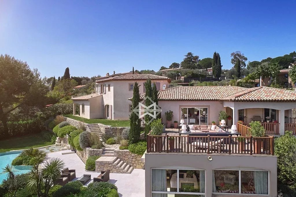 06250 MOUGINS VILLA