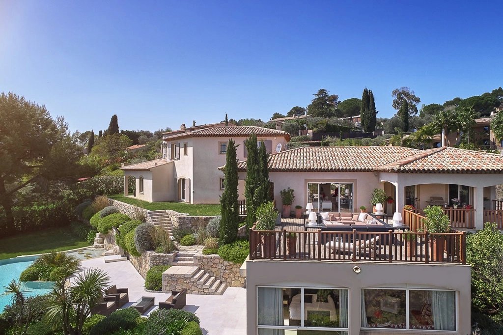 06250 MOUGINS VILLA