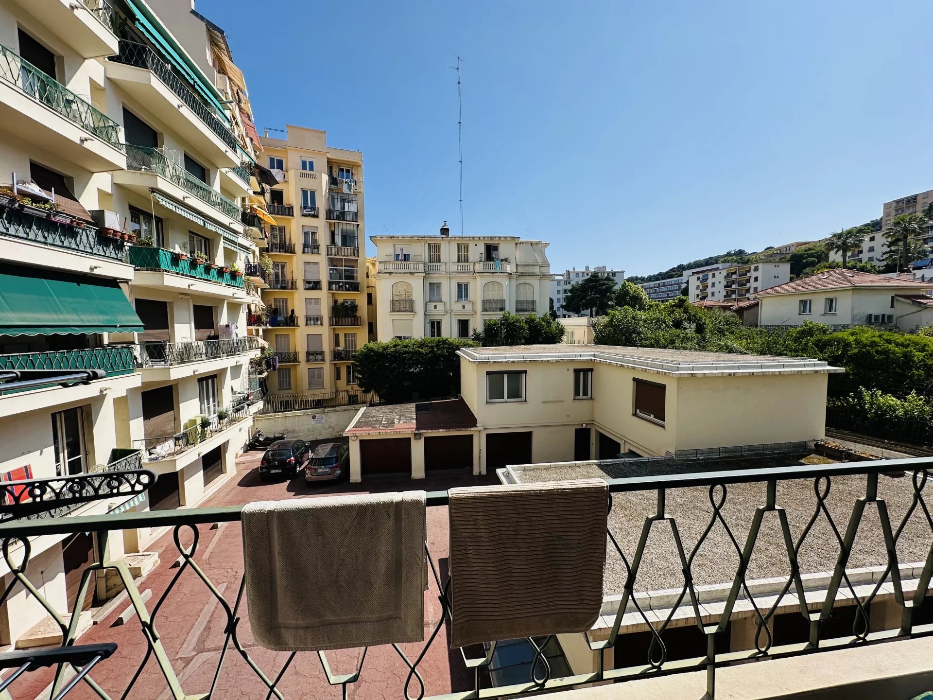 A VENDRE 3 PIECES NICE PARC IMPERIAL